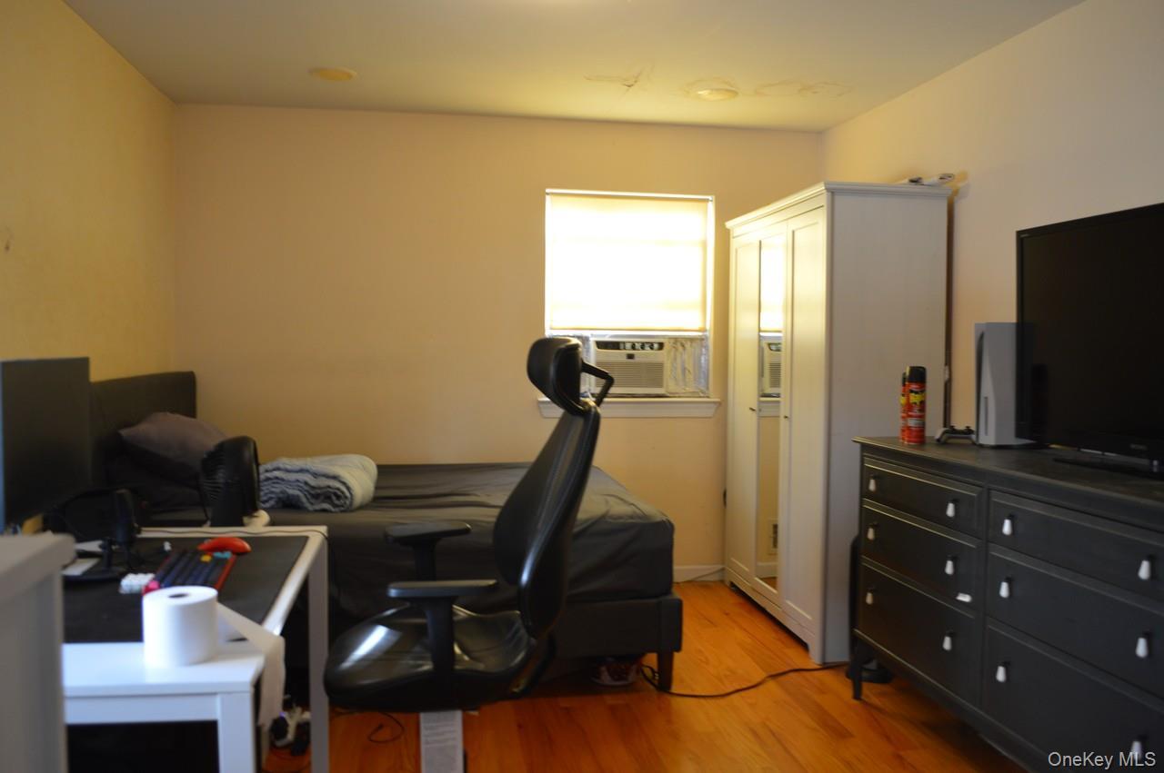 Single Family 209th Street  Queens, NY 11360, MLS-981665-8