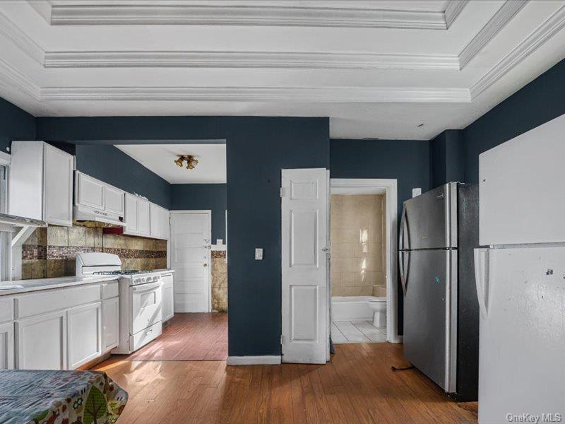 Single Family Elzey  Nassau County, NY 11003, MLS-981683-17