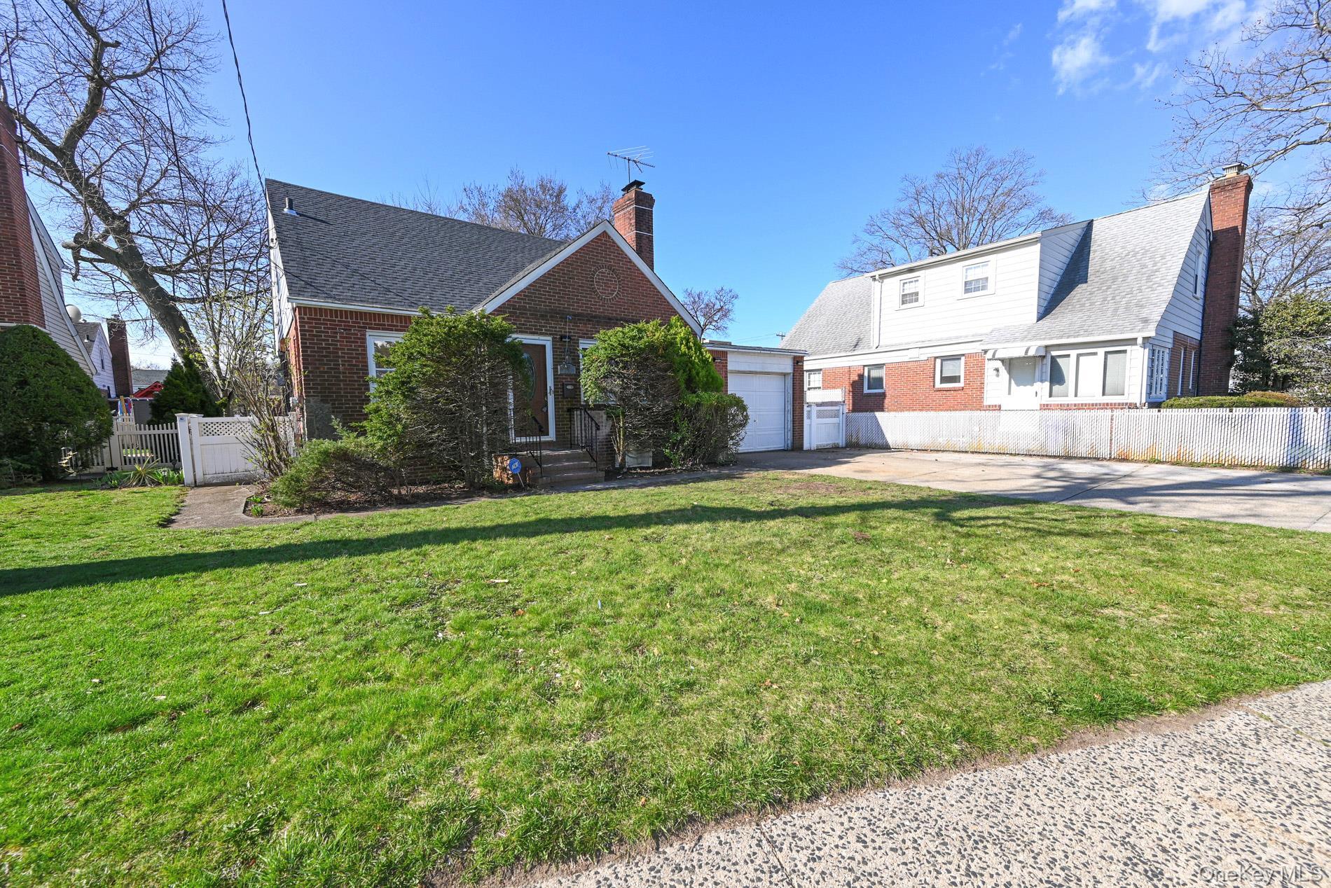 Single Family Hendrickson  Nassau County, NY 11580, MLS-981717-2