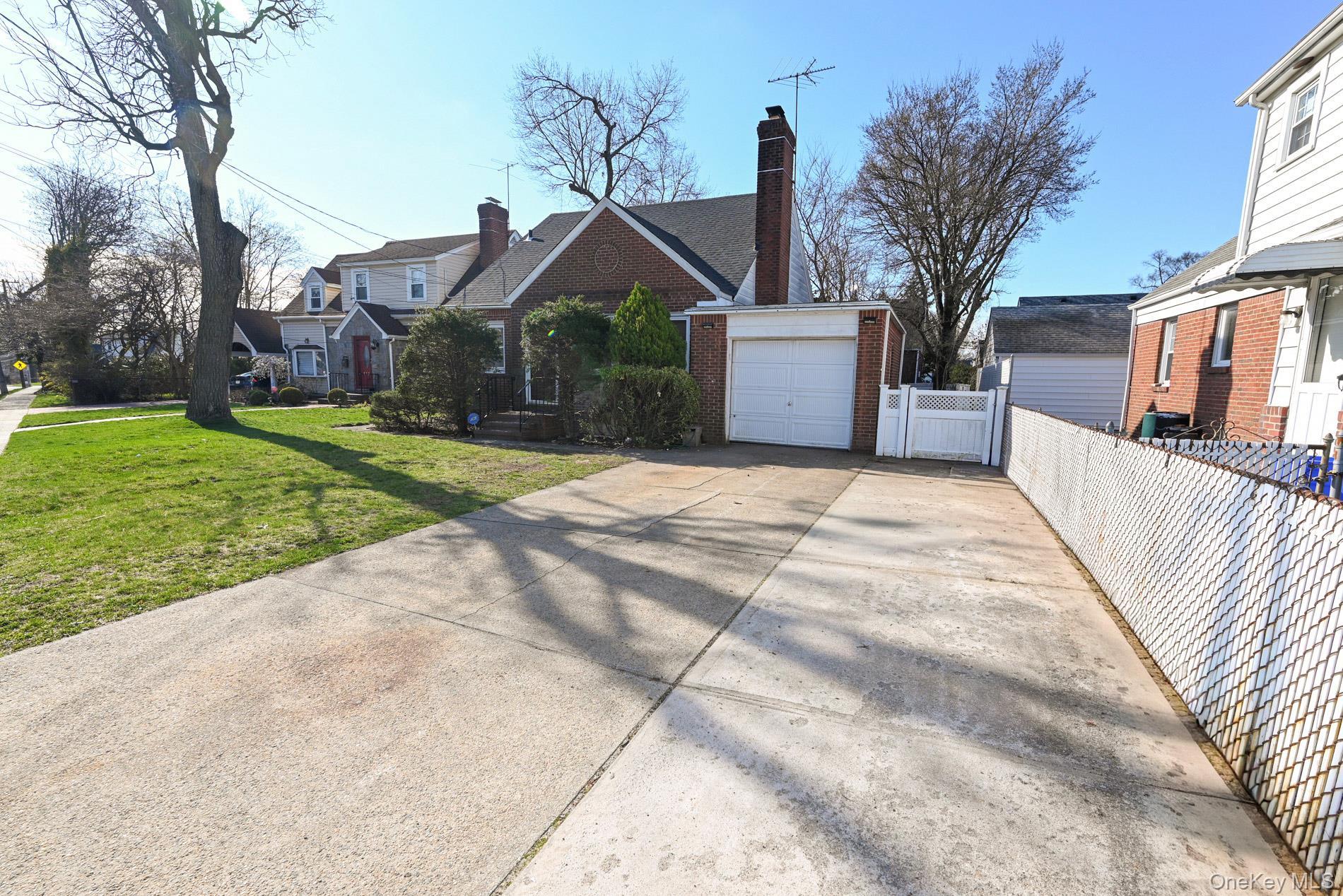 Single Family Hendrickson  Nassau County, NY 11580, MLS-981717-21