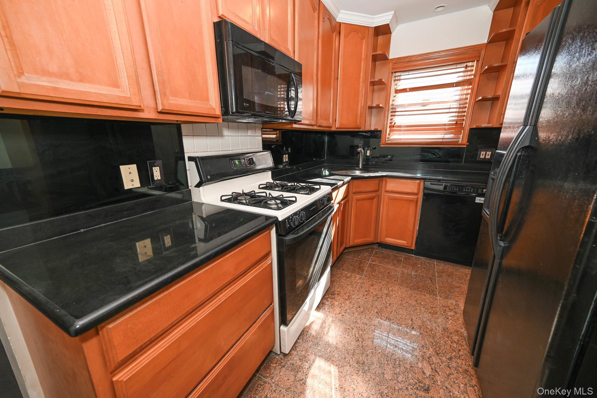 Single Family Hendrickson  Nassau County, NY 11580, MLS-981717-5