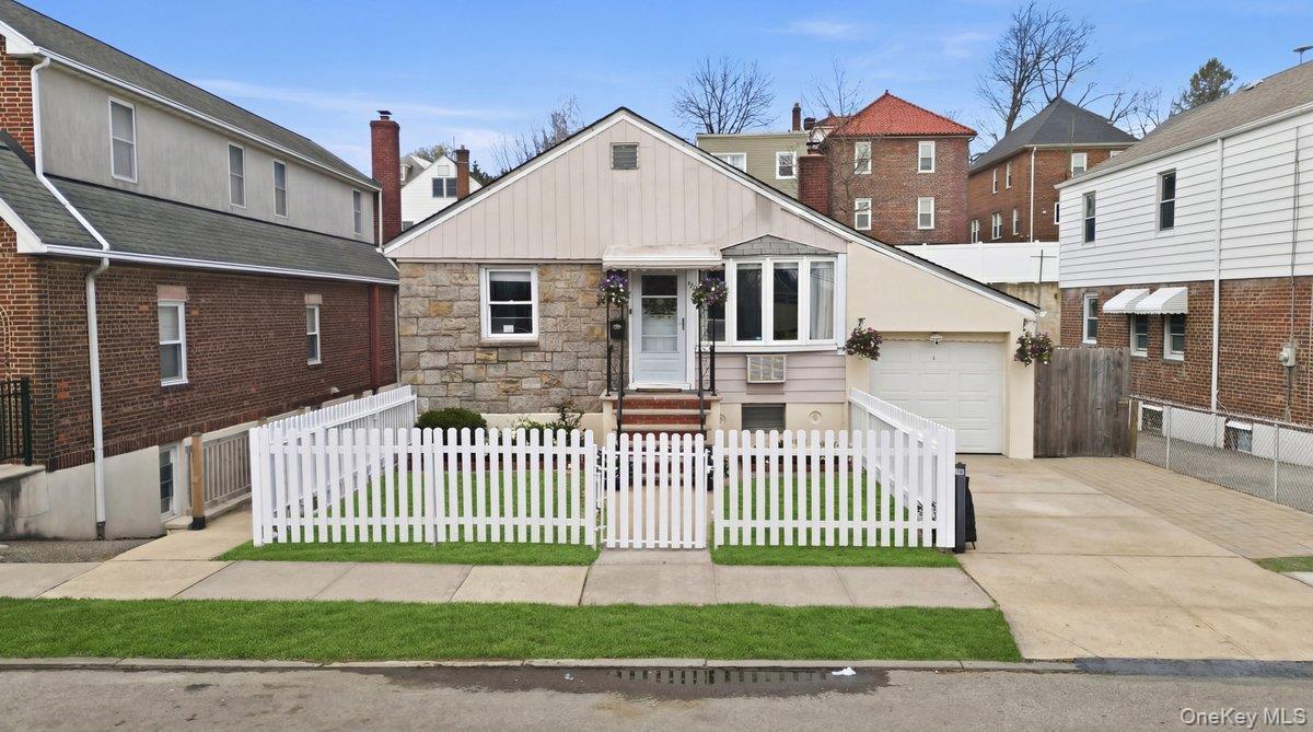 Single Family Woodlawn  Westchester County, NY 10704, MLS-981752-2