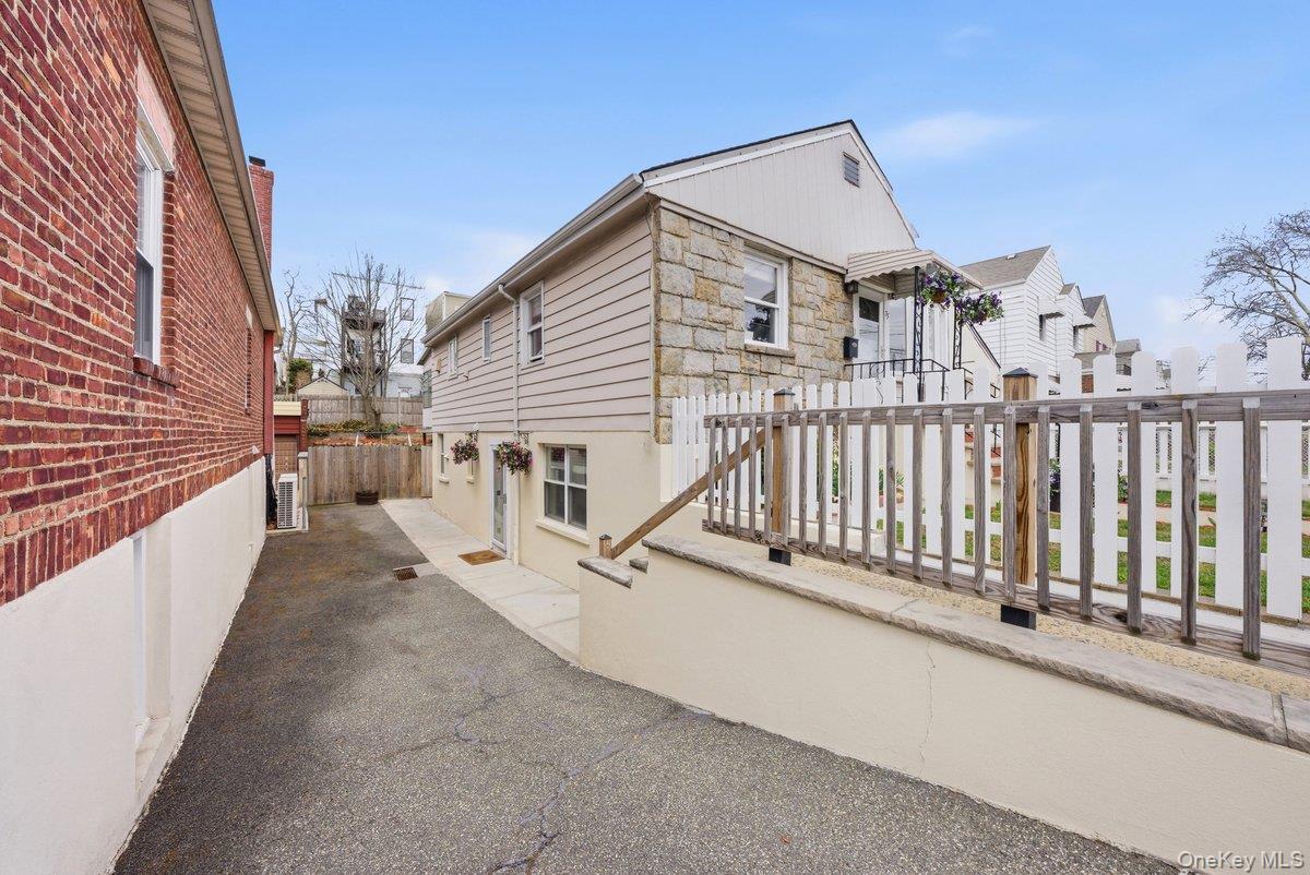 Single Family Woodlawn  Westchester County, NY 10704, MLS-981752-25