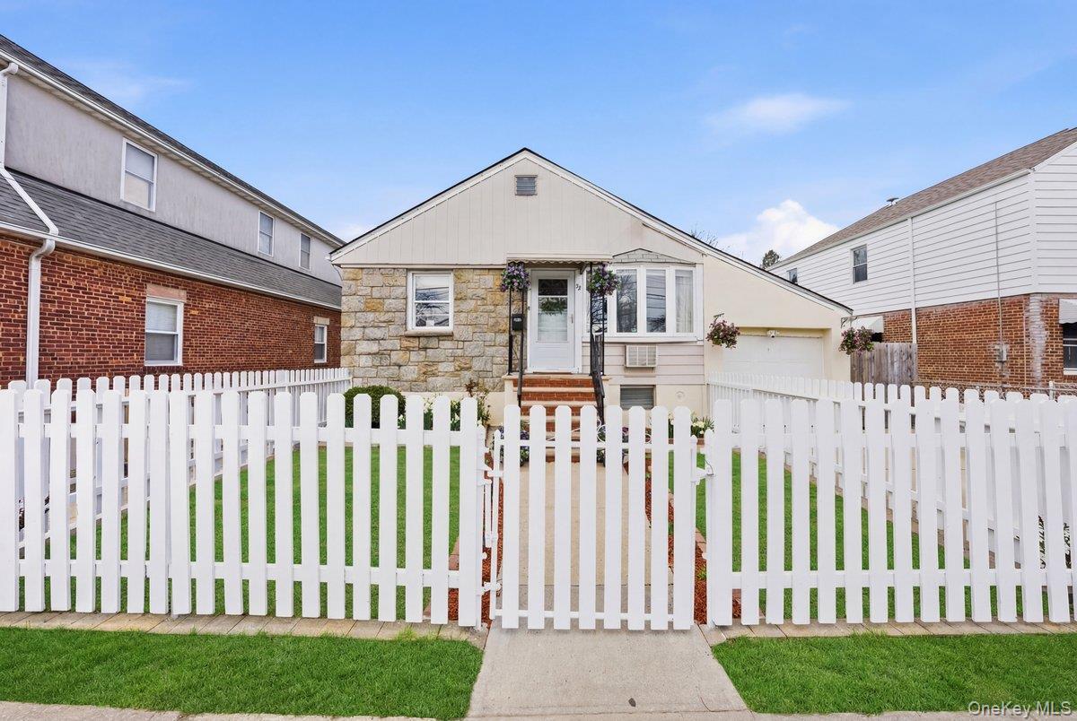 Single Family Woodlawn  Westchester County, NY 10704, MLS-981752-3
