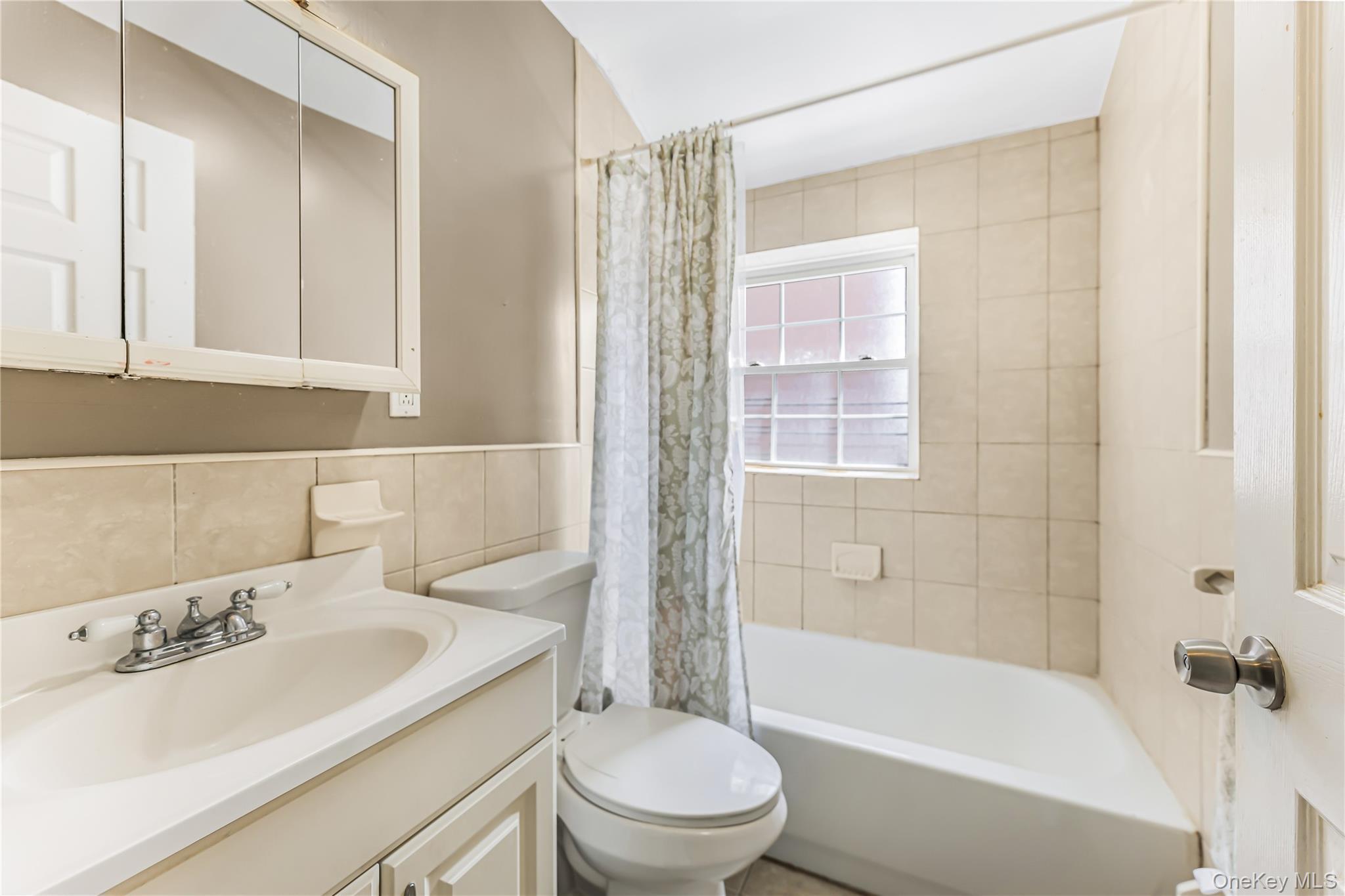 Single Family Woodhull Avenue Bronx, NY 10469, MLS-981765-10