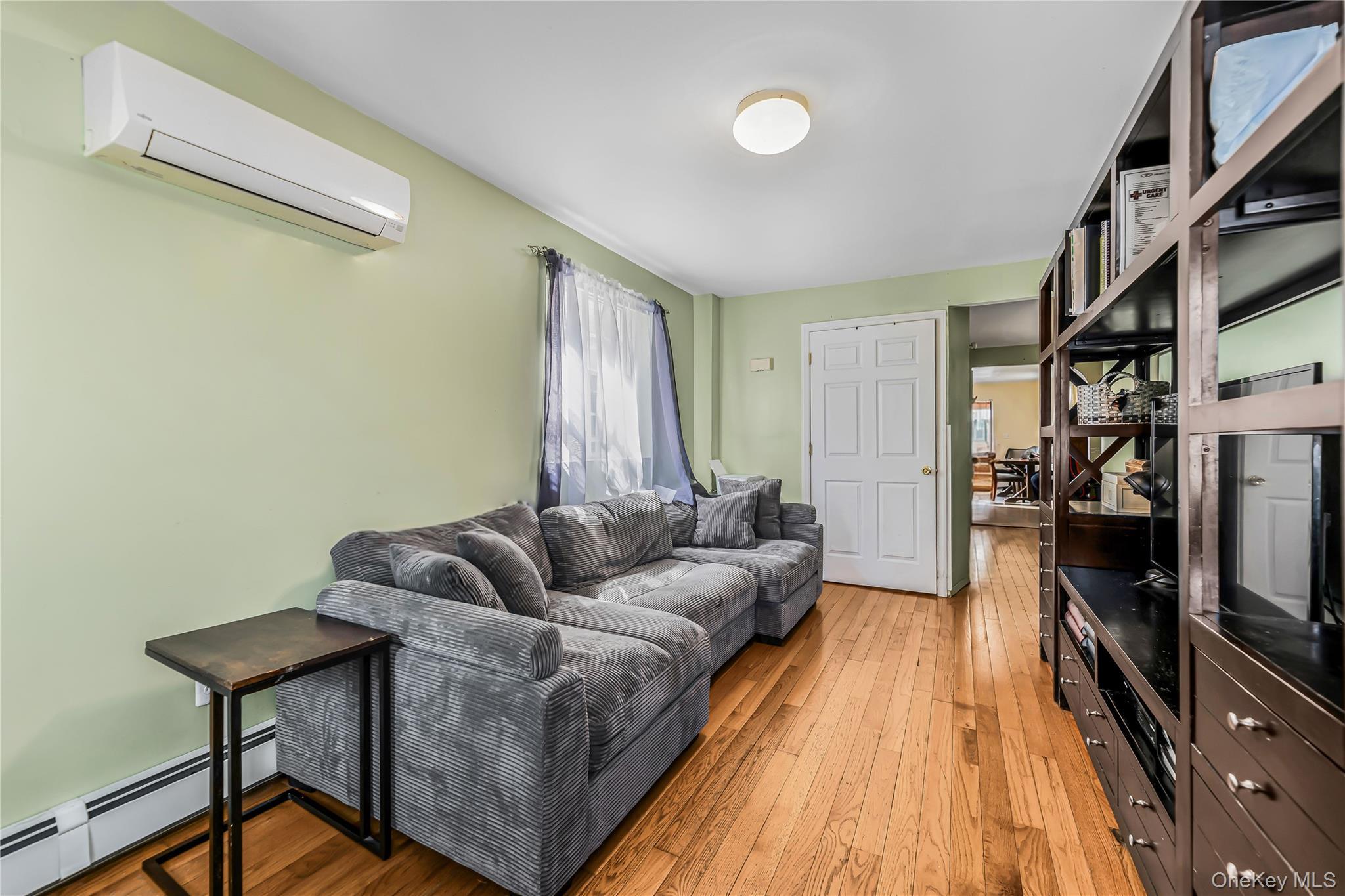 Single Family Woodhull Avenue Bronx, NY 10469, MLS-981765-13