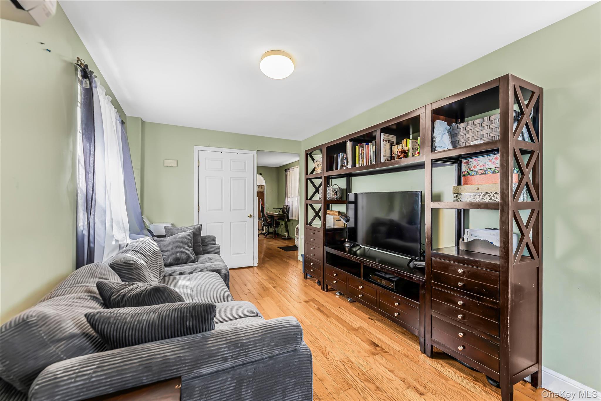 Single Family Woodhull Avenue Bronx, NY 10469, MLS-981765-14