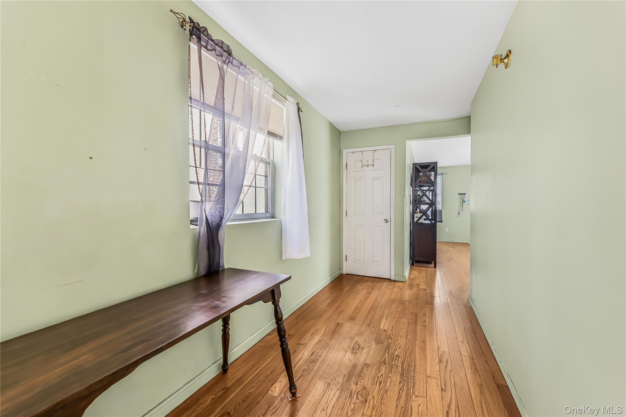 Single Family Woodhull Avenue Bronx, NY 10469, MLS-981765-16