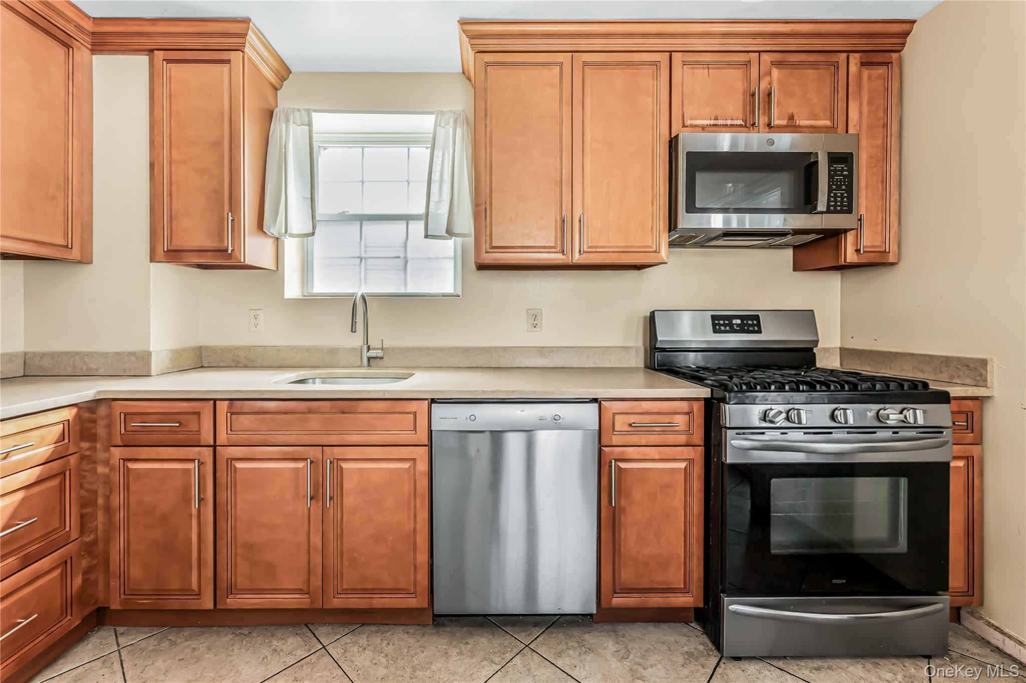 Single Family Woodhull Avenue Bronx, NY 10469, MLS-981765-19