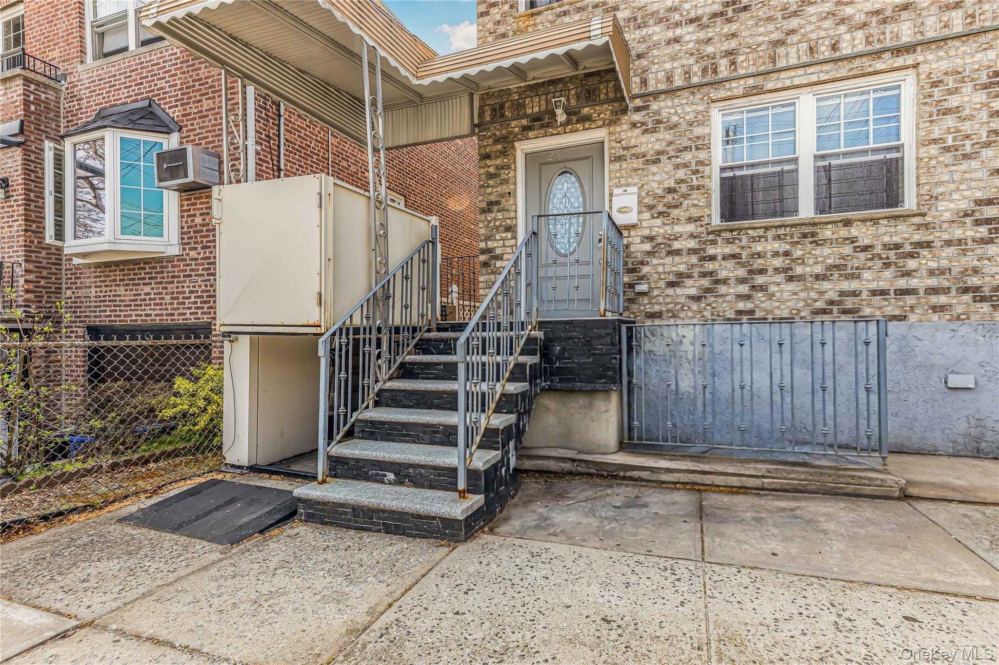 Single Family Woodhull Avenue Bronx, NY 10469, MLS-981765-24