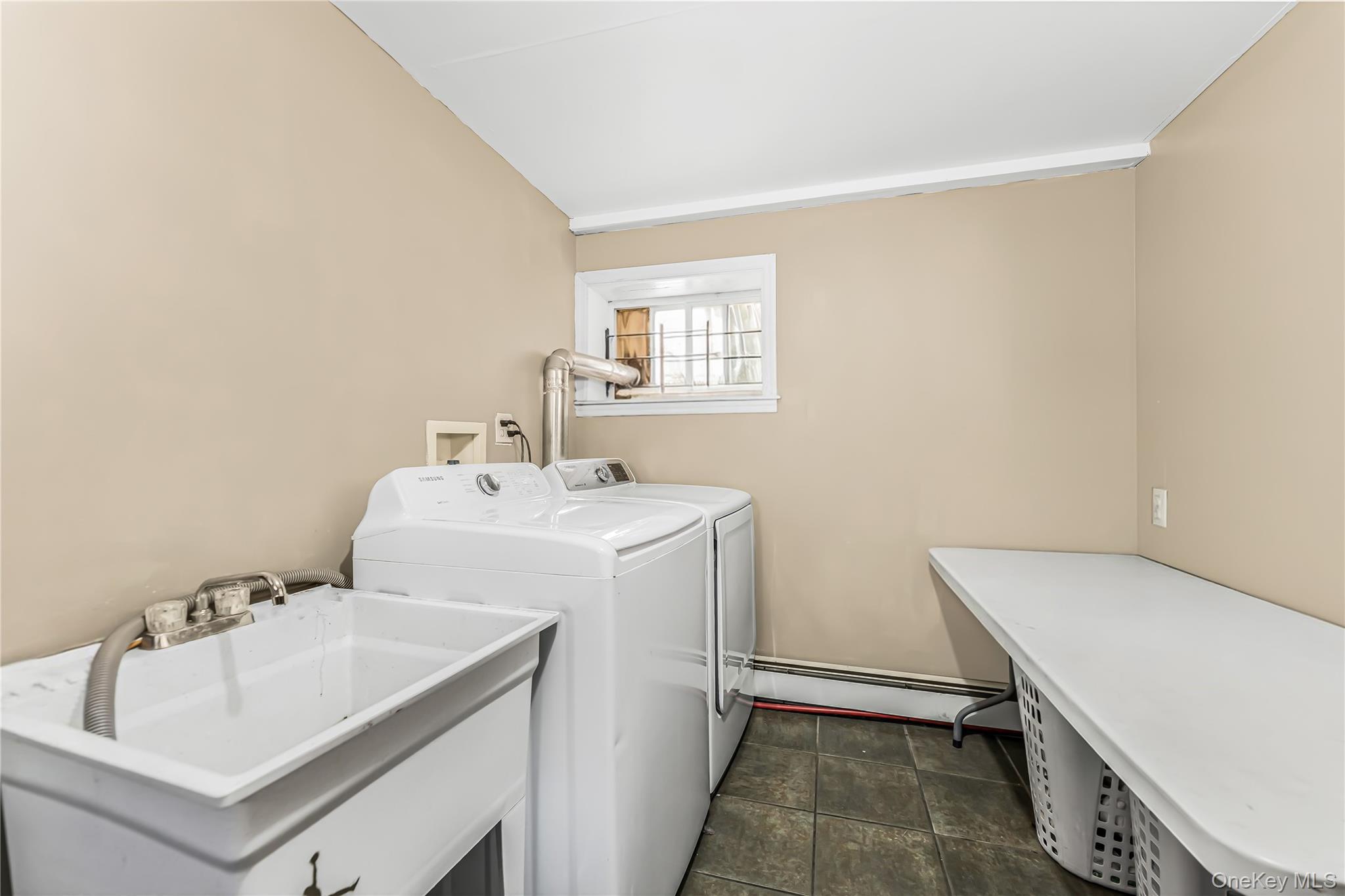 Single Family Woodhull Avenue Bronx, NY 10469, MLS-981765-25
