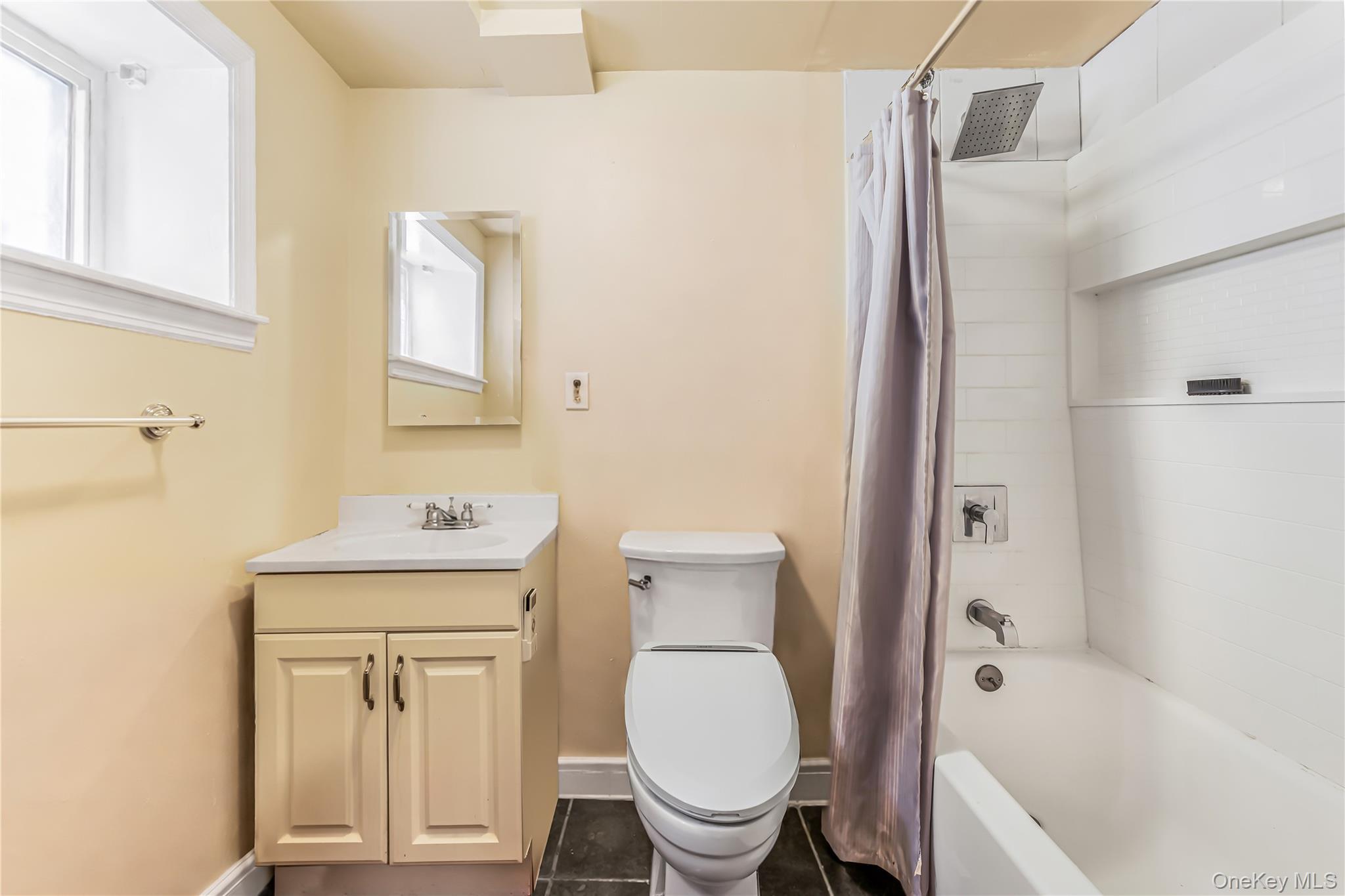 Single Family Woodhull Avenue Bronx, NY 10469, MLS-981765-28