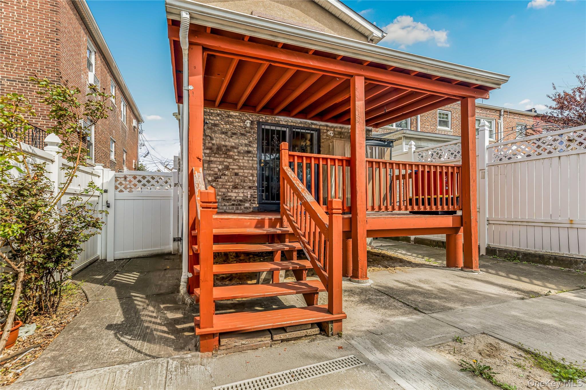Single Family Woodhull Avenue Bronx, NY 10469, MLS-981765-31
