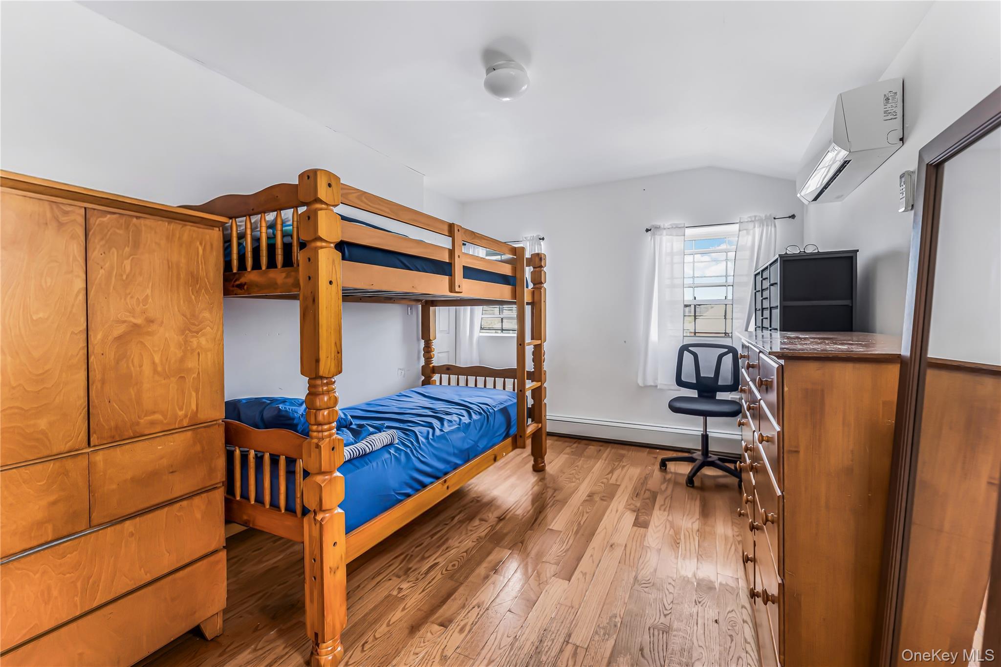 Single Family Woodhull Avenue Bronx, NY 10469, MLS-981765-7