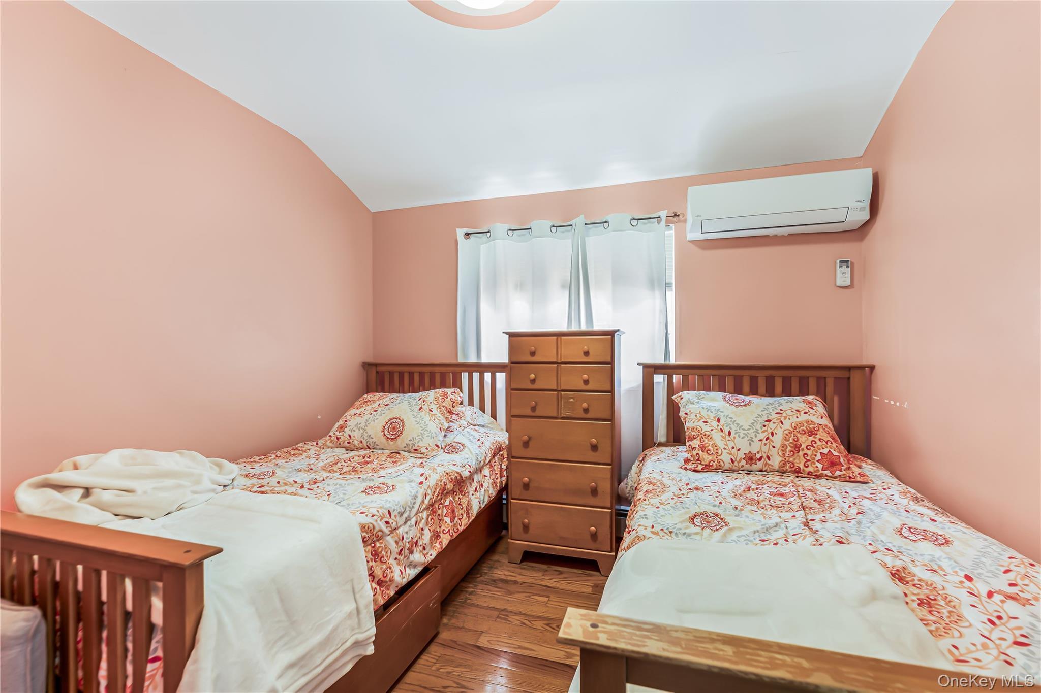 Single Family Woodhull Avenue Bronx, NY 10469, MLS-981765-9