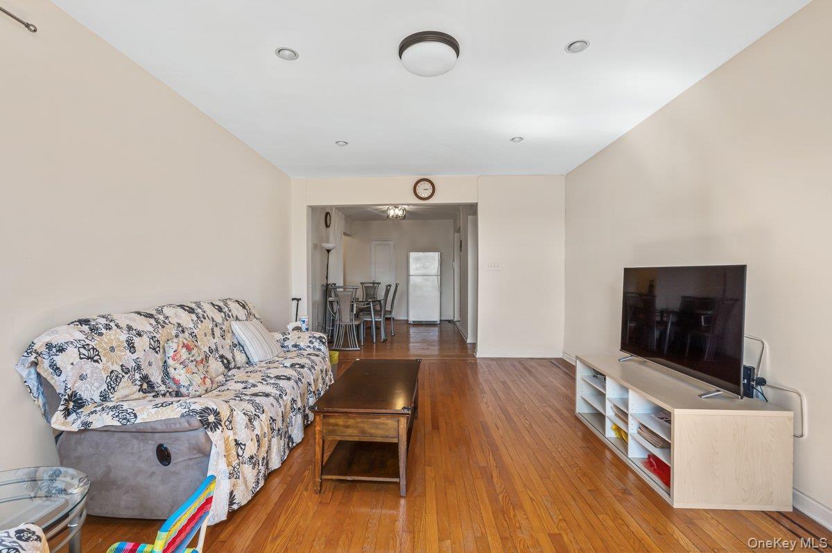 Condo Ithaca  Queens, NY 11373, MLS-981790-10