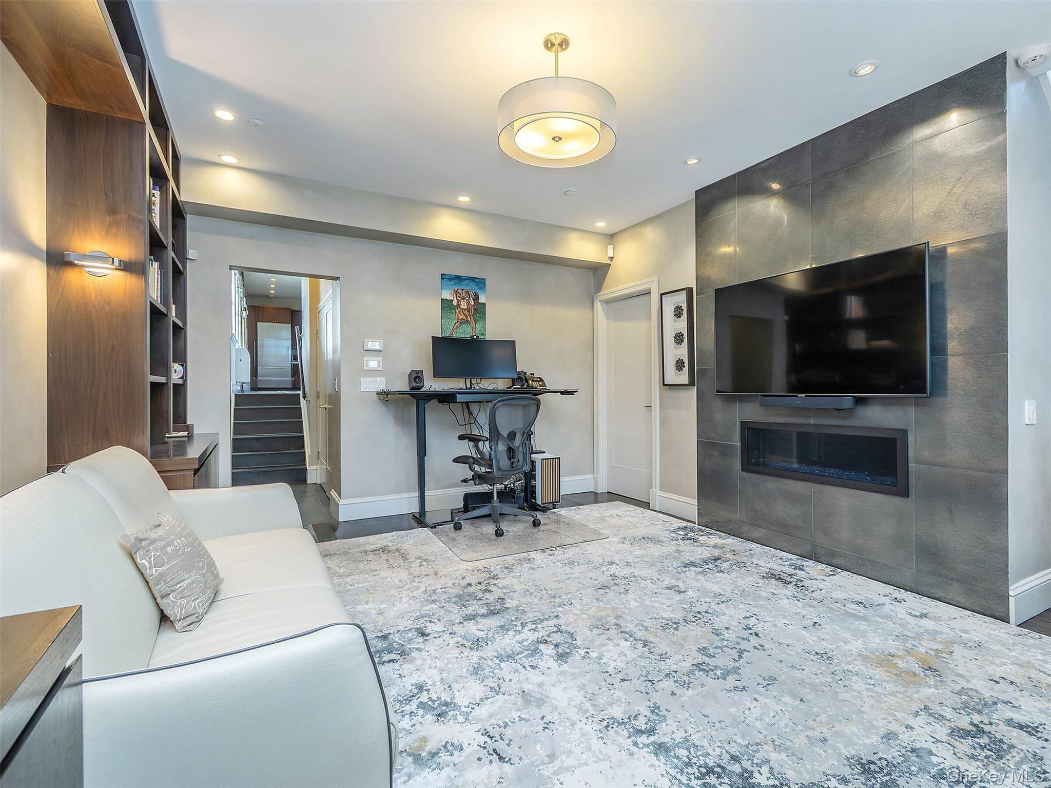 Condo Estate  Nassau County, NY 11577, MLS-981793-22