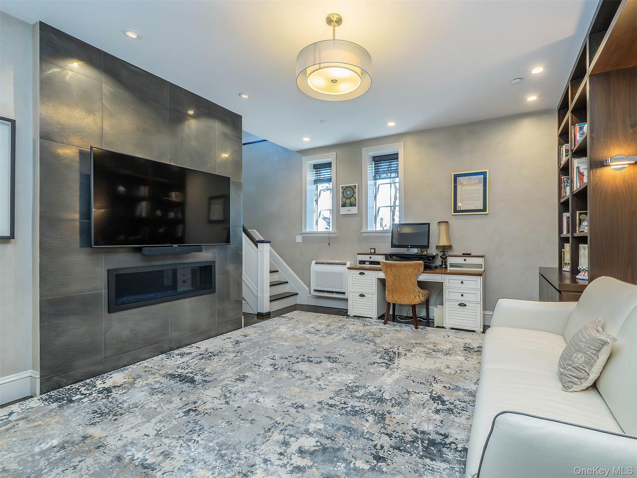 Condo Estate  Nassau County, NY 11577, MLS-981793-25