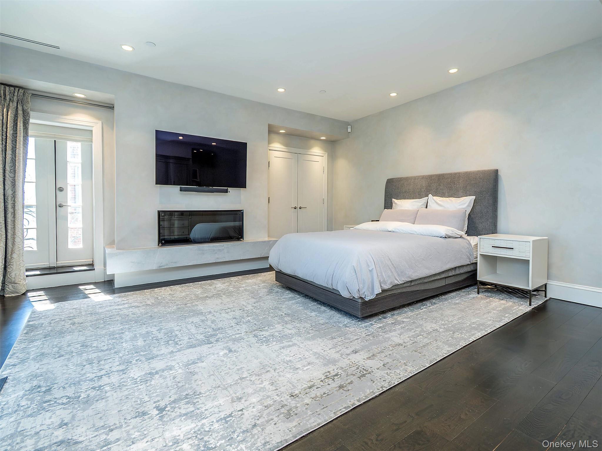 Condo Estate  Nassau County, NY 11577, MLS-981793-31