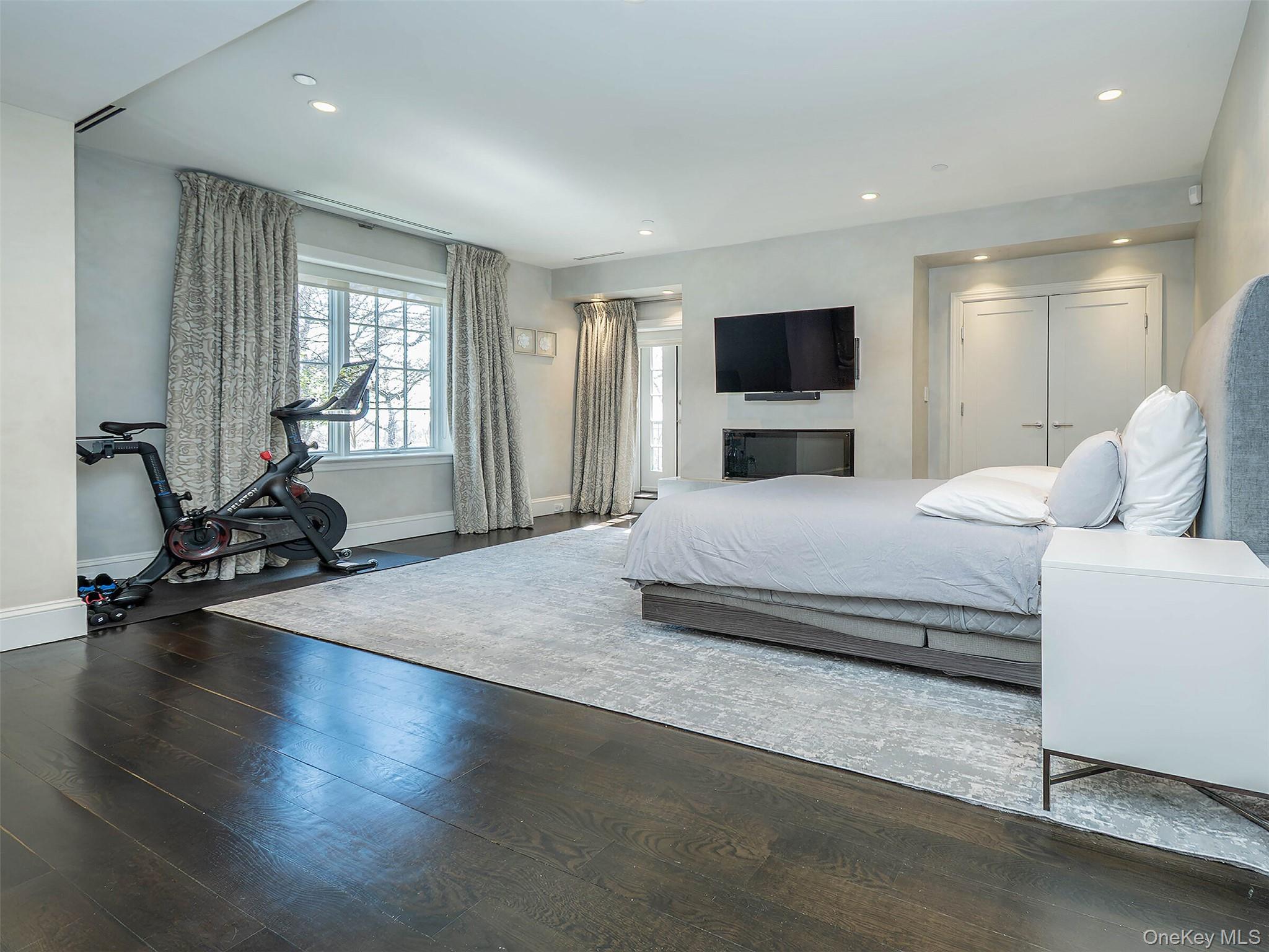 Condo Estate  Nassau County, NY 11577, MLS-981793-32