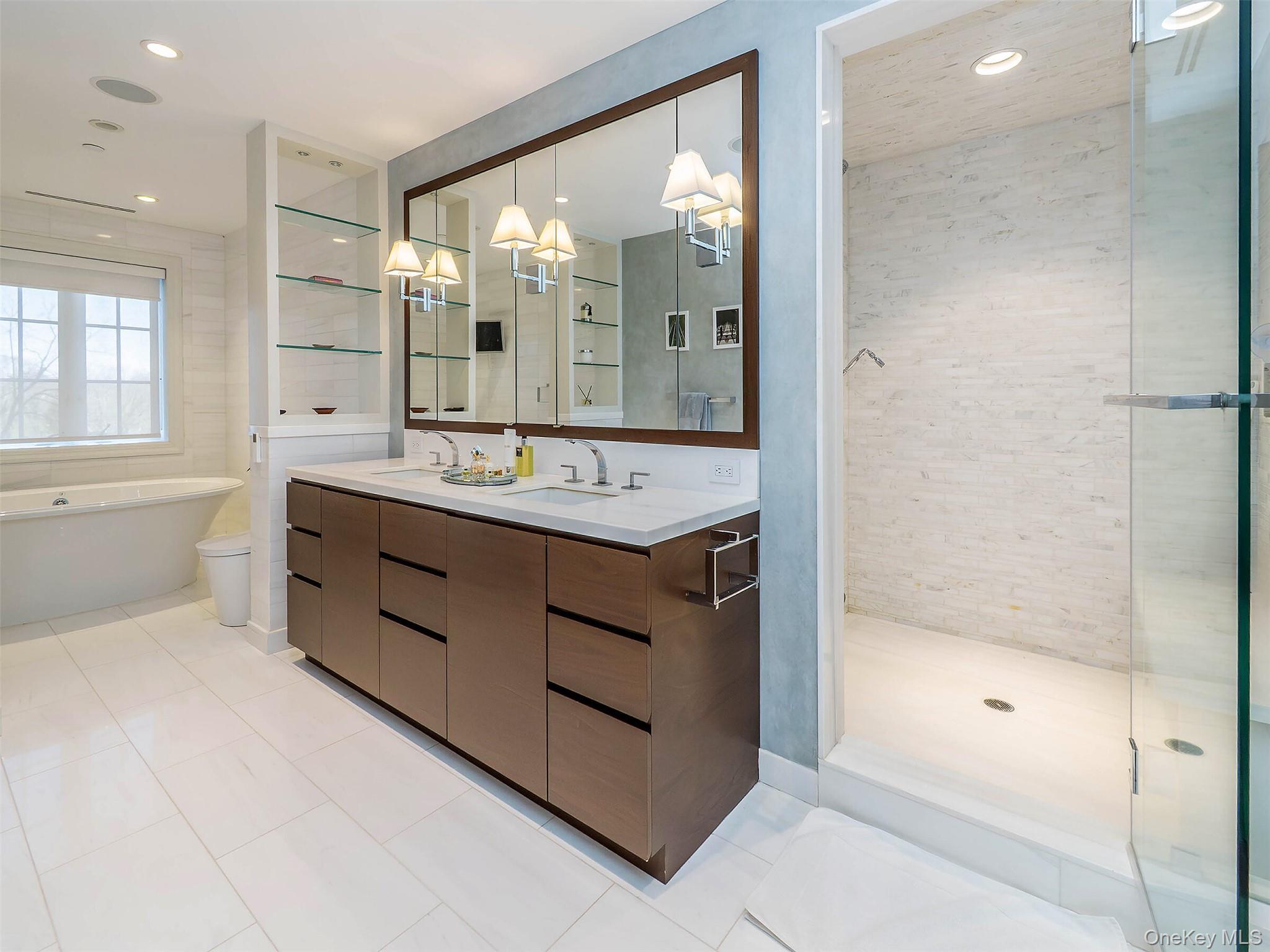 Condo Estate  Nassau County, NY 11577, MLS-981793-33