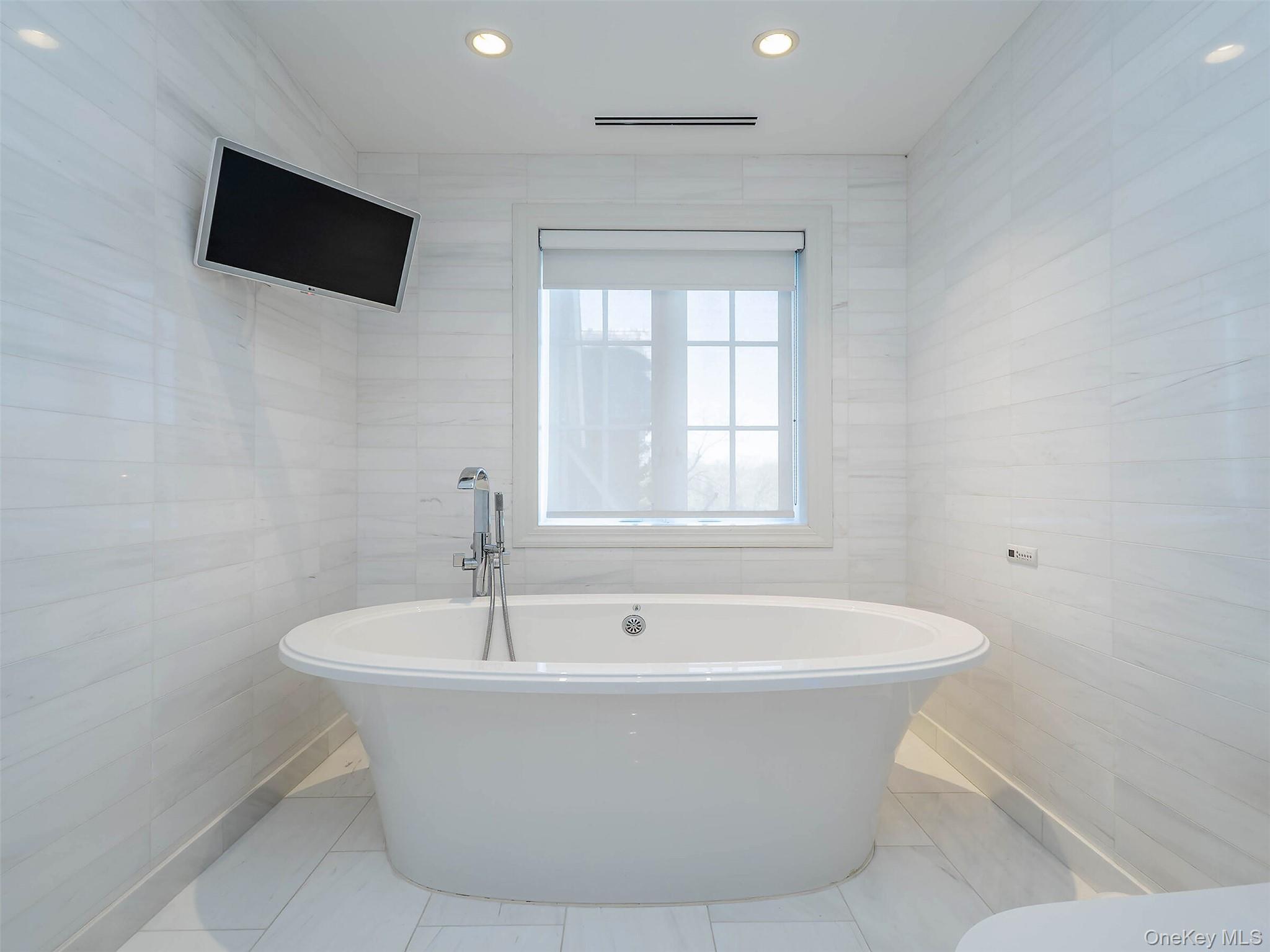 Condo Estate  Nassau County, NY 11577, MLS-981793-34