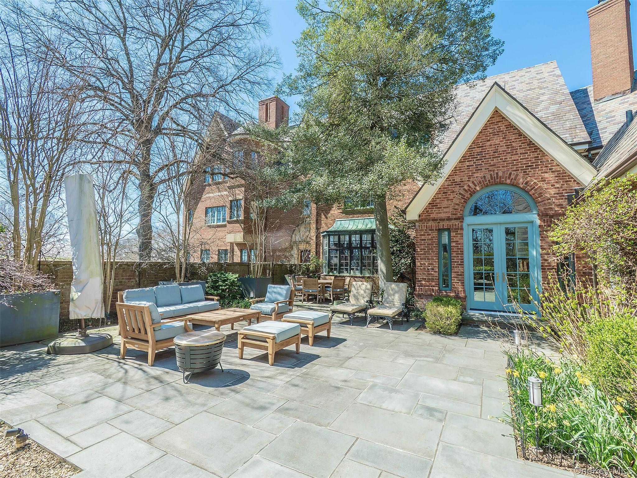 Condo Estate  Nassau County, NY 11577, MLS-981793-37