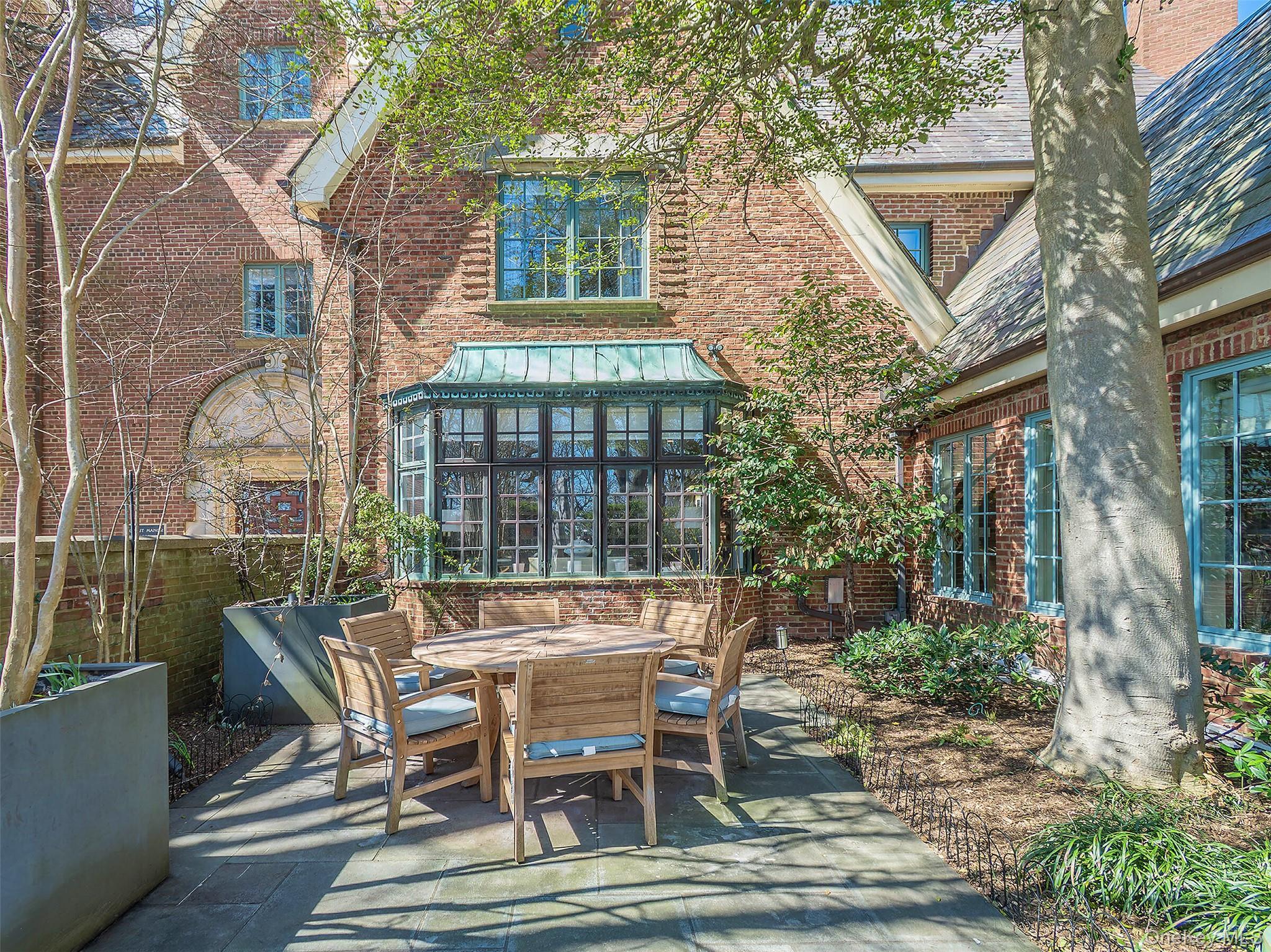 Condo Estate  Nassau County, NY 11577, MLS-981793-38