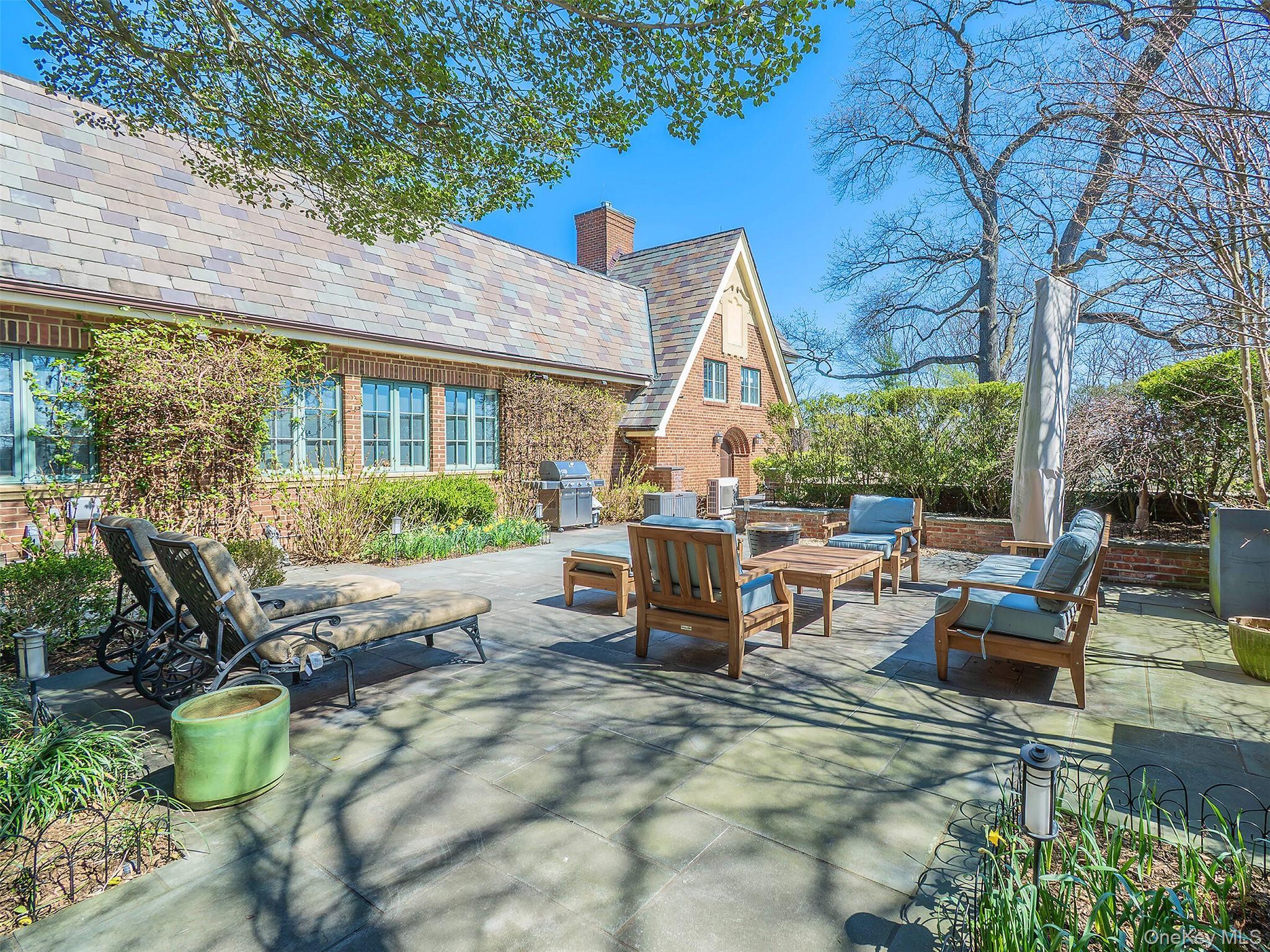 Condo Estate  Nassau County, NY 11577, MLS-981793-39