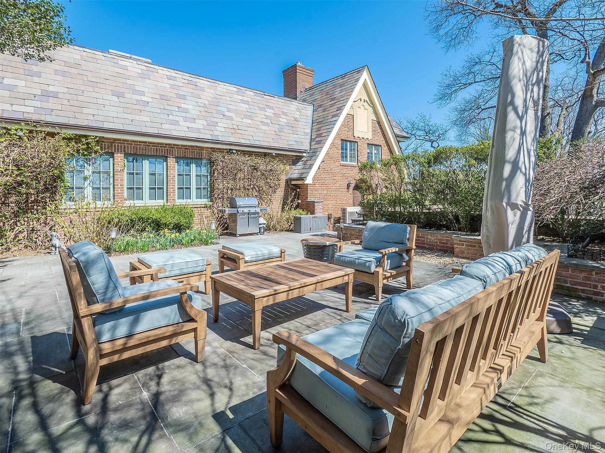 Condo Estate  Nassau County, NY 11577, MLS-981793-40