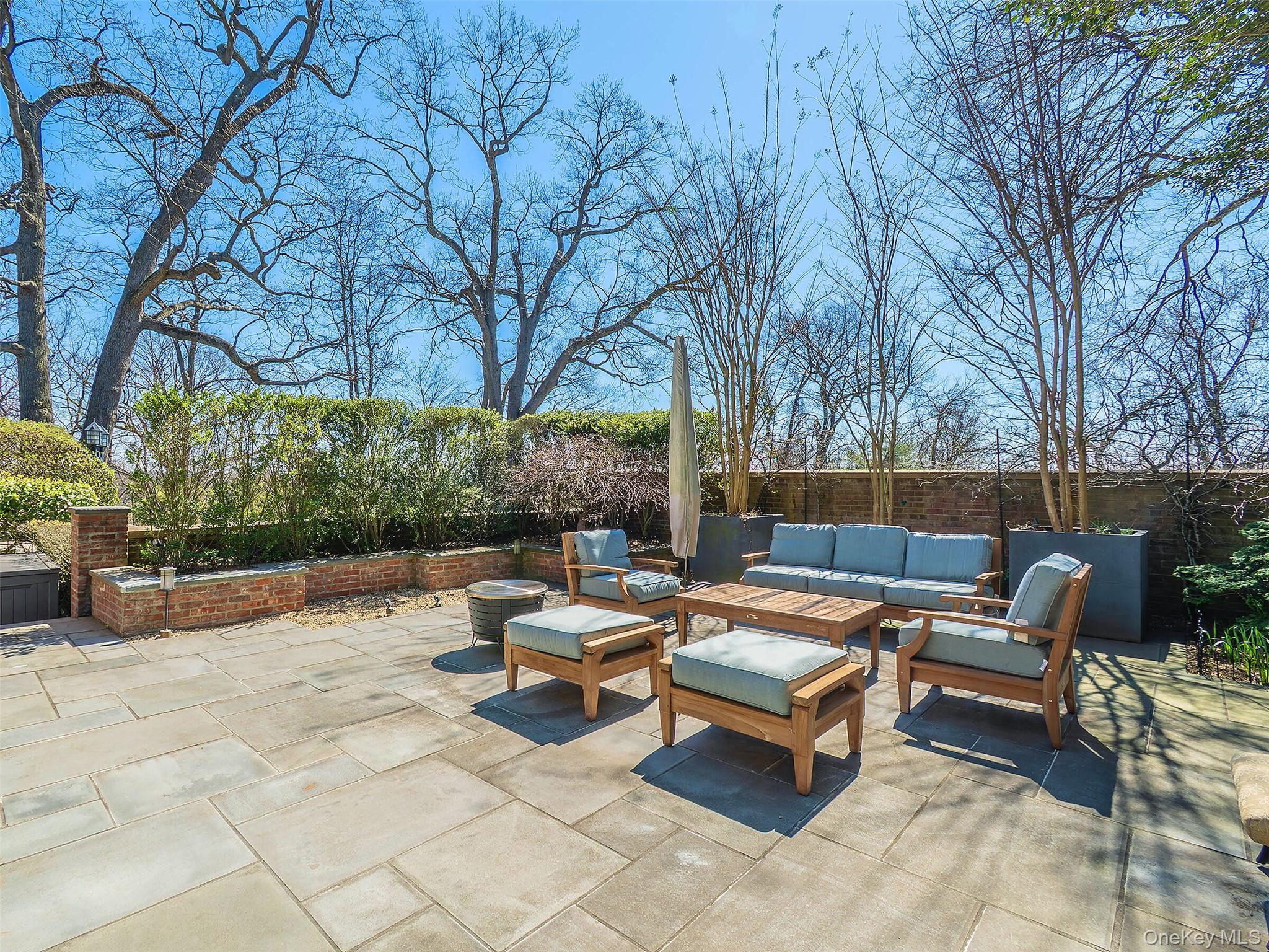 Condo Estate  Nassau County, NY 11577, MLS-981793-41