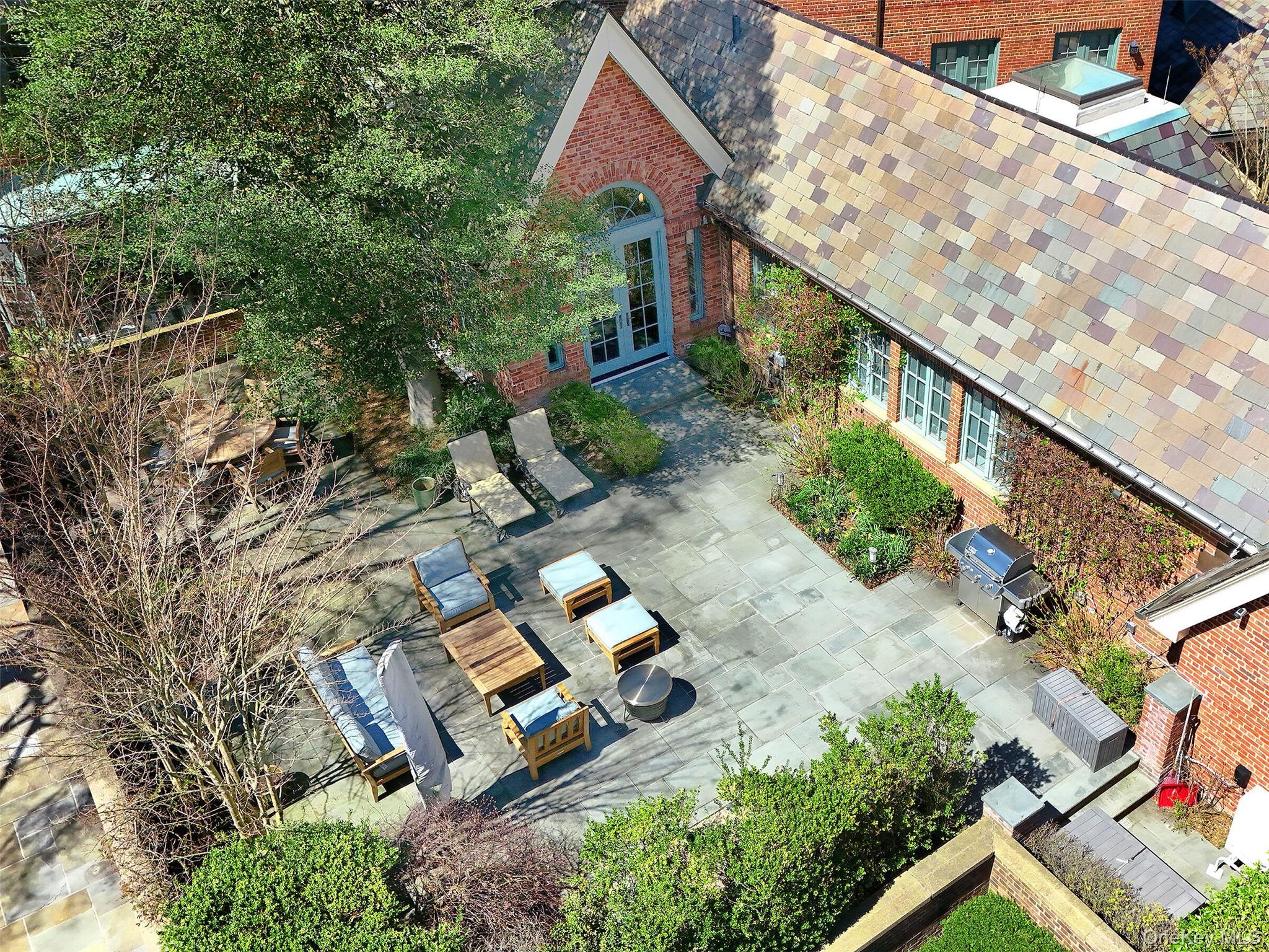 Condo Estate  Nassau County, NY 11577, MLS-981793-42