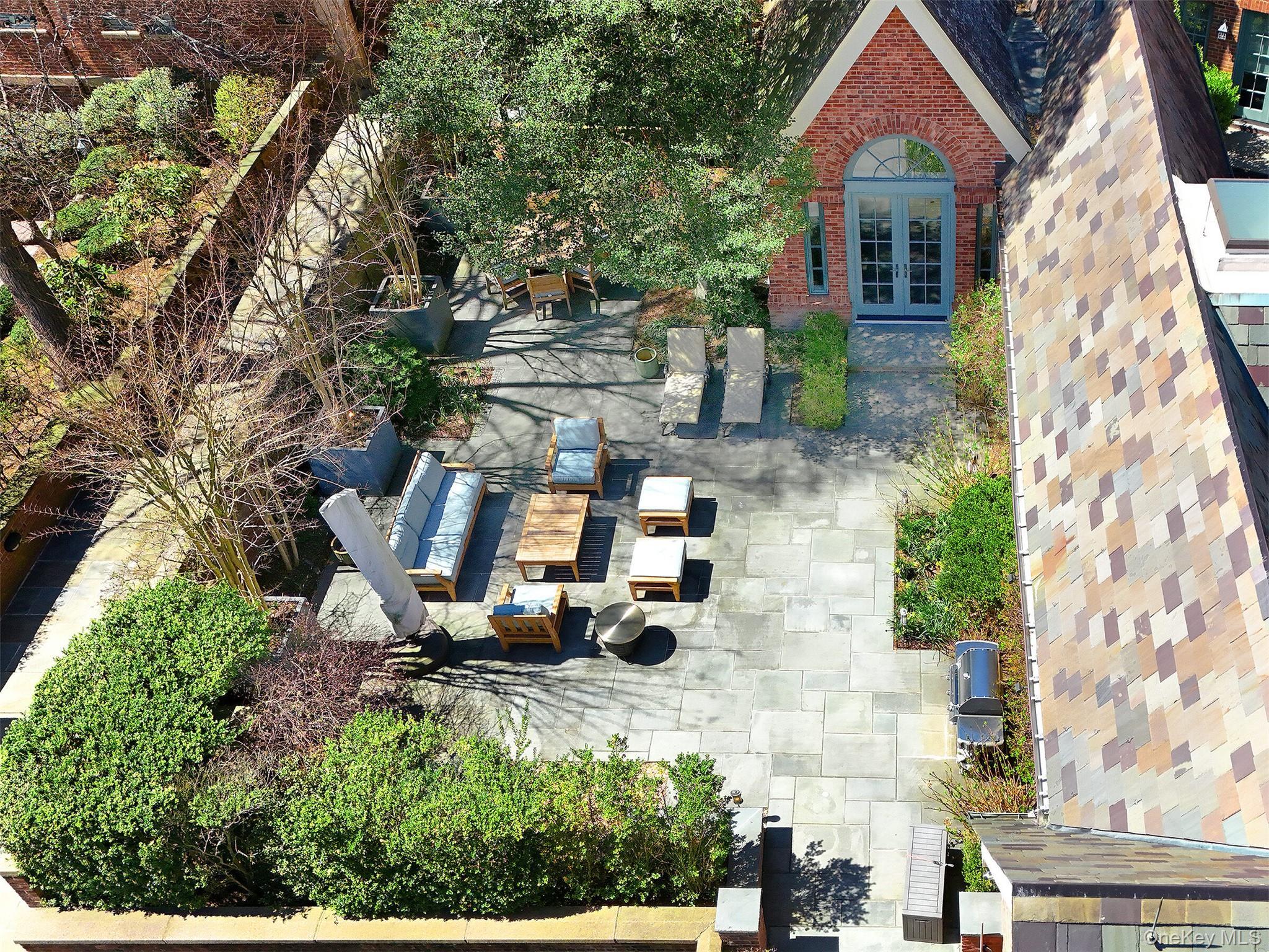 Condo Estate  Nassau County, NY 11577, MLS-981793-47