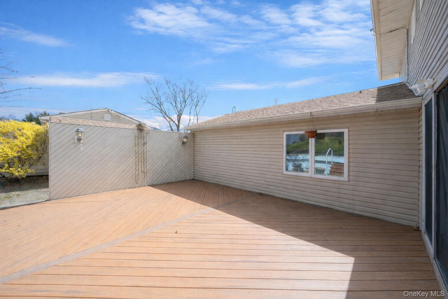 Single Family Wexford  Suffolk County, NY 11769, MLS-981854-25