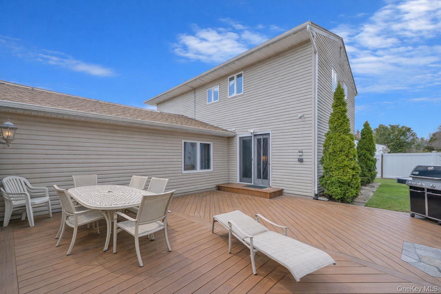 Single Family Wexford  Suffolk County, NY 11769, MLS-981854-26