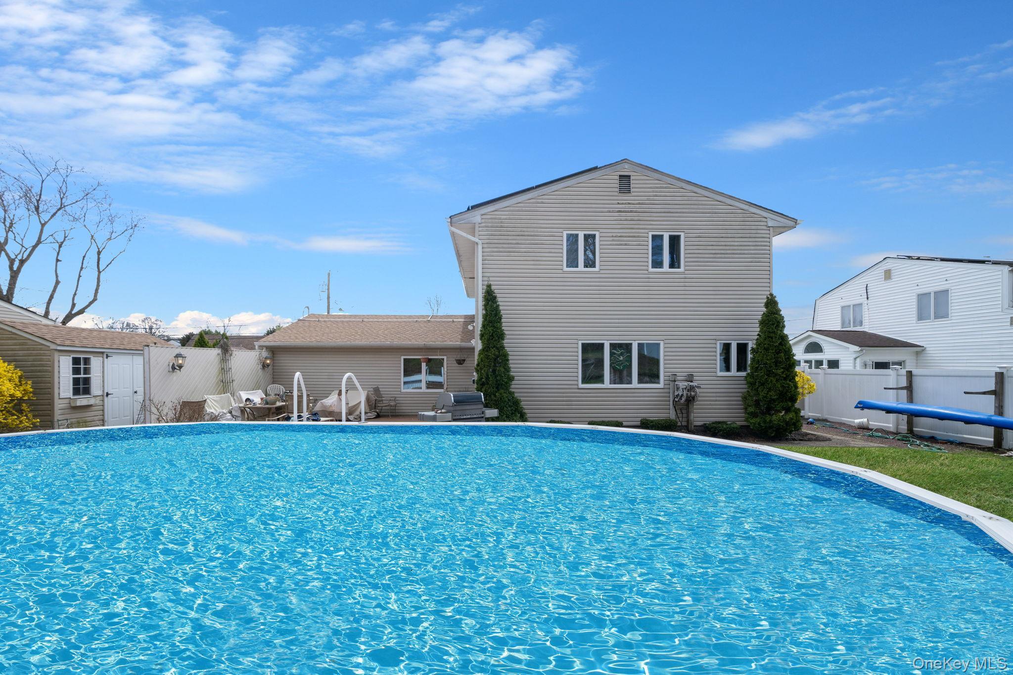 Single Family Wexford  Suffolk County, NY 11769, MLS-981854-30