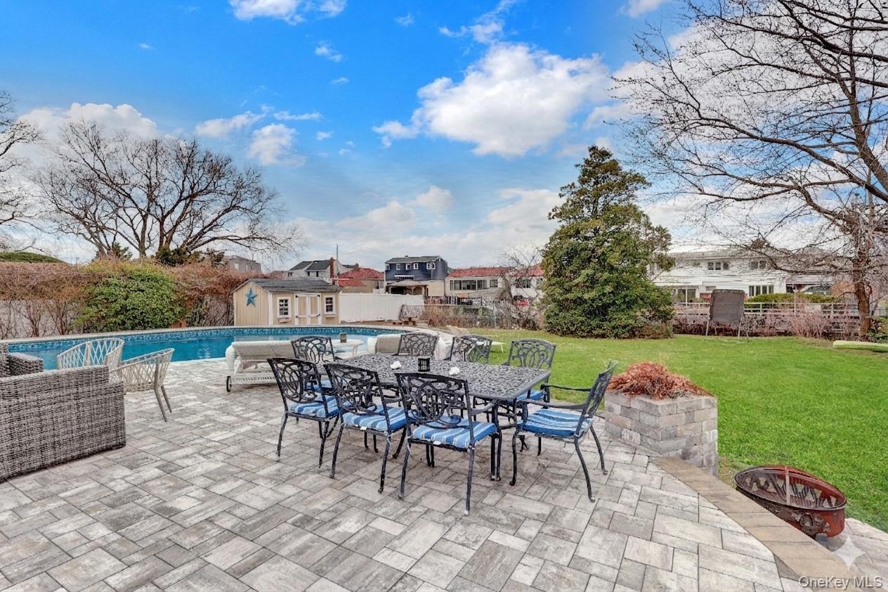 Single Family Blackheath Road Nassau County, NY 11561, MLS-981905-29