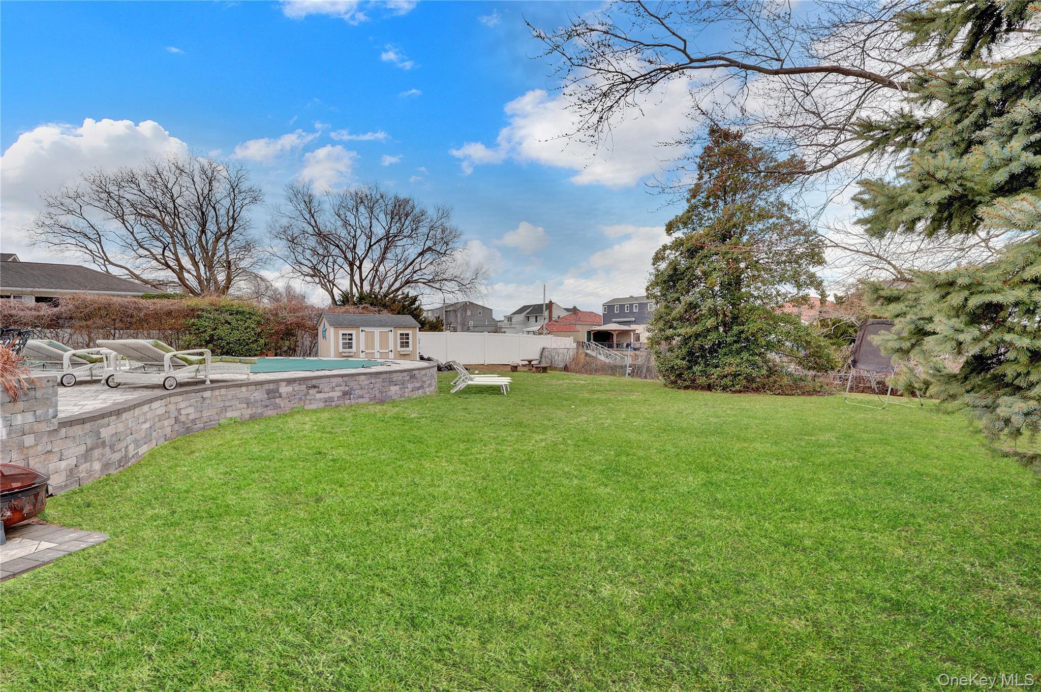Single Family Blackheath Road Nassau County, NY 11561, MLS-981905-30