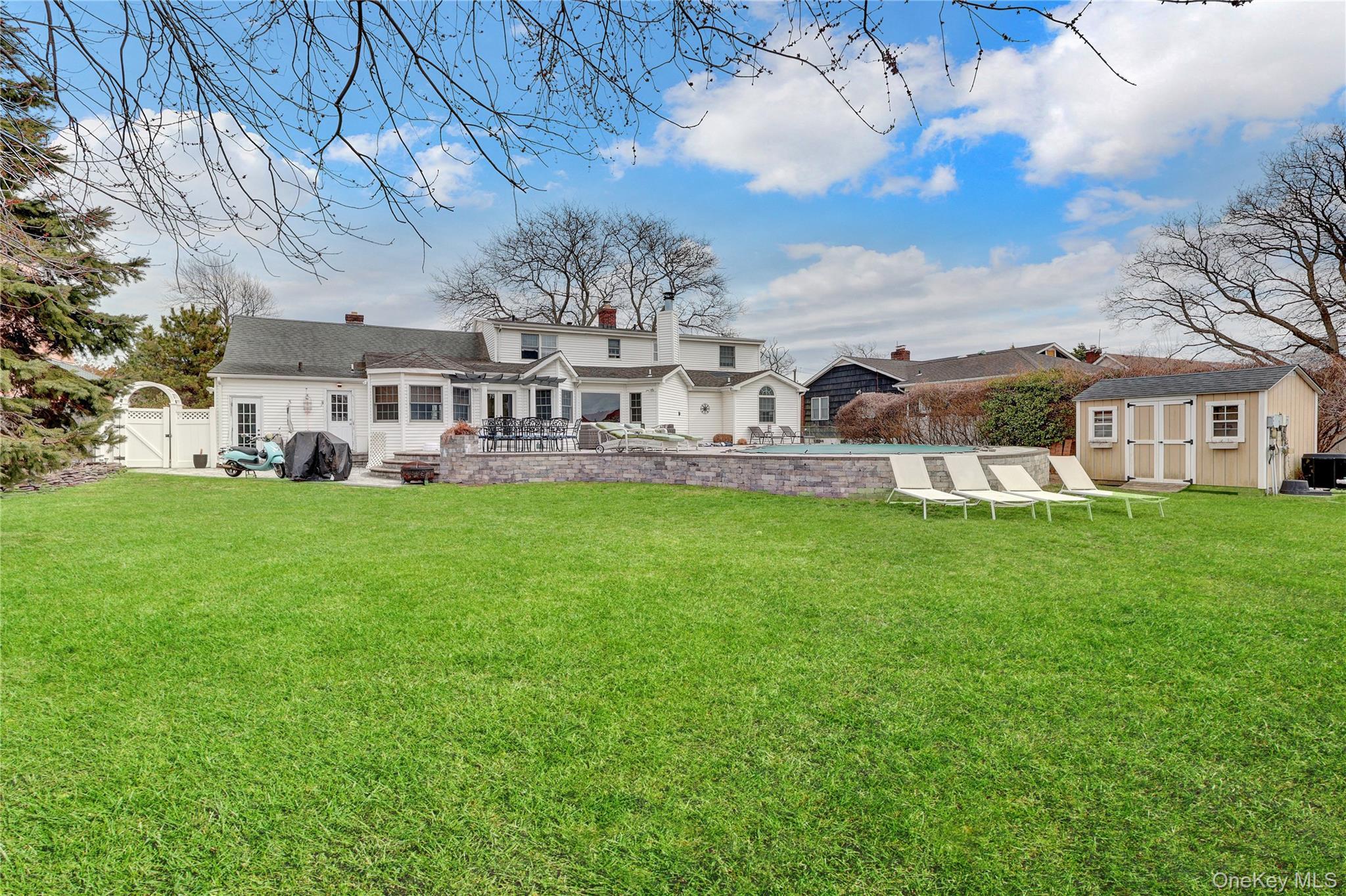 Single Family Blackheath Road Nassau County, NY 11561, MLS-981905-31