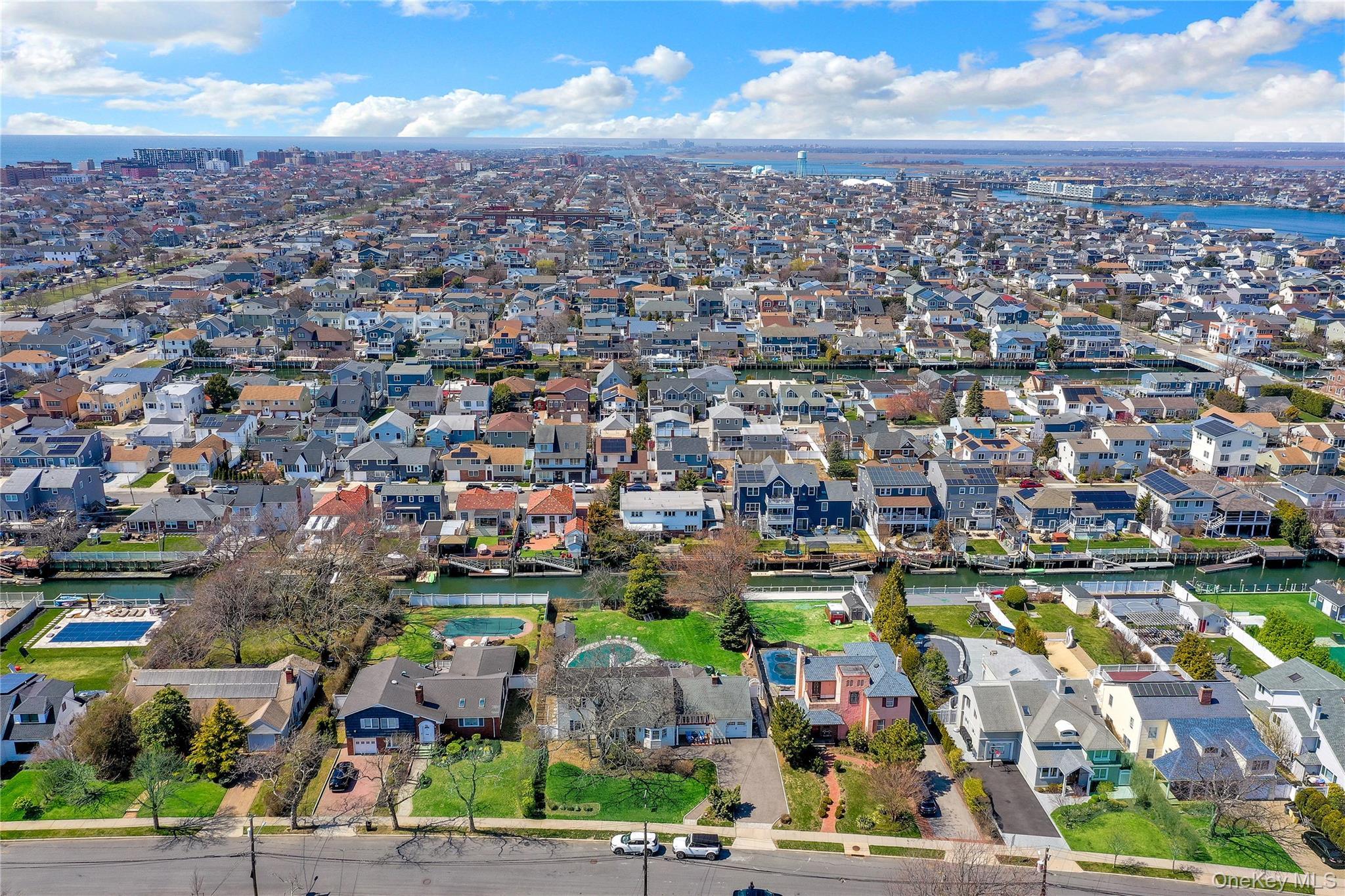 Single Family Blackheath Road Nassau County, NY 11561, MLS-981905-38