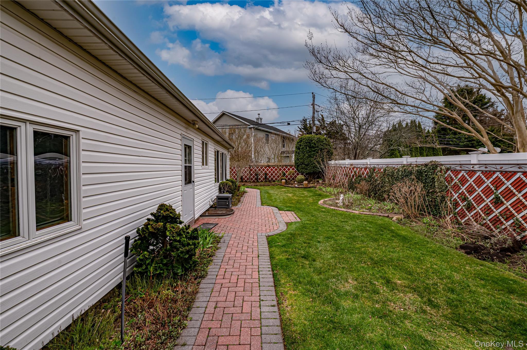 Single Family Jenny  Suffolk County, NY 11742, MLS-981909-31