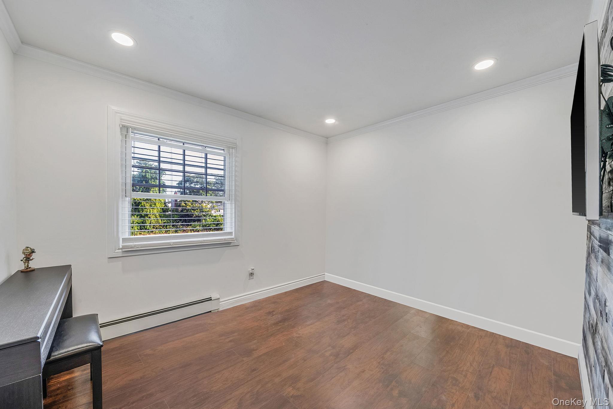 Single Family Woodside  Suffolk County, NY 11713, MLS-981920-19