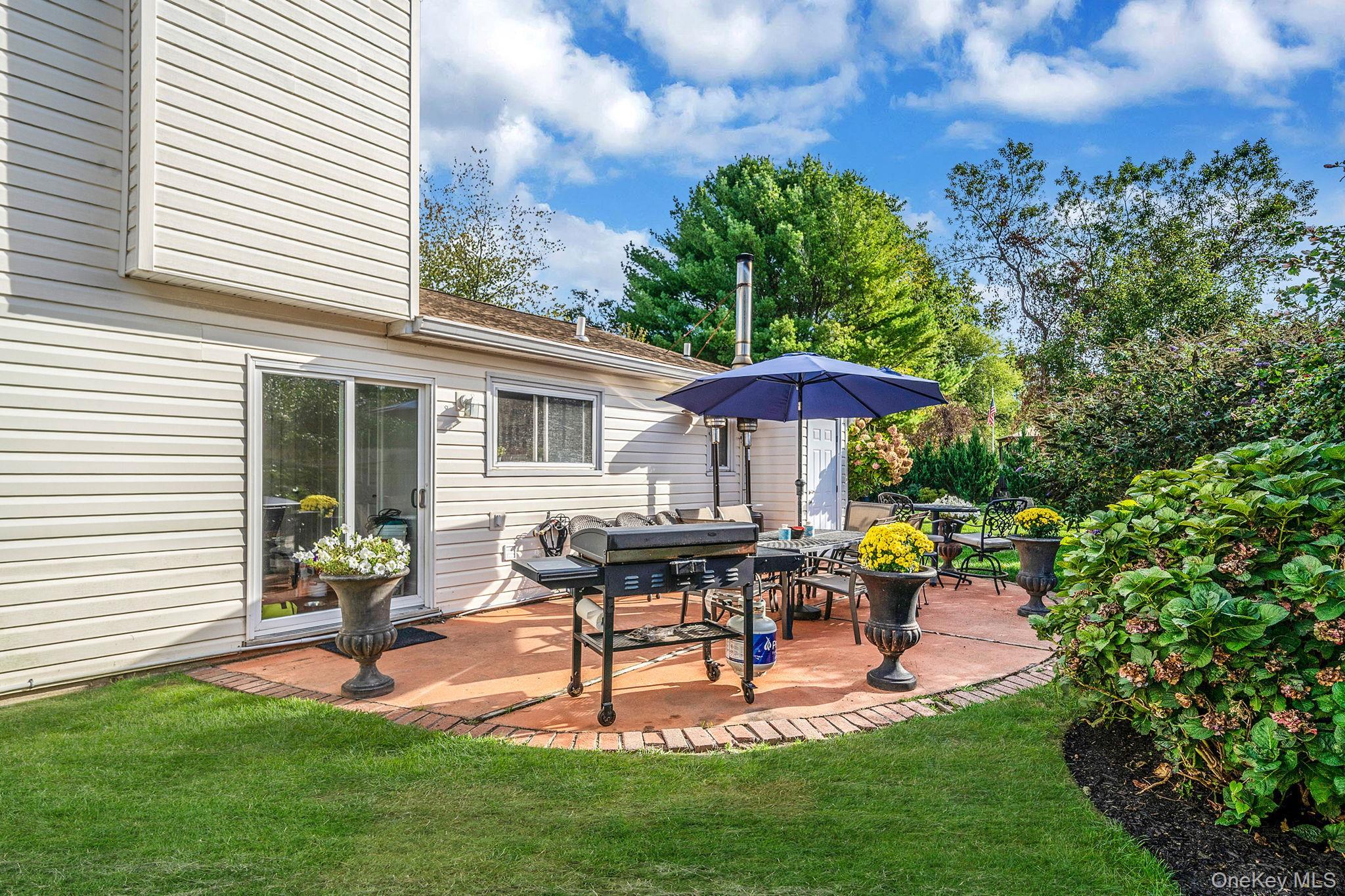 Single Family Woodside  Suffolk County, NY 11713, MLS-981920-23