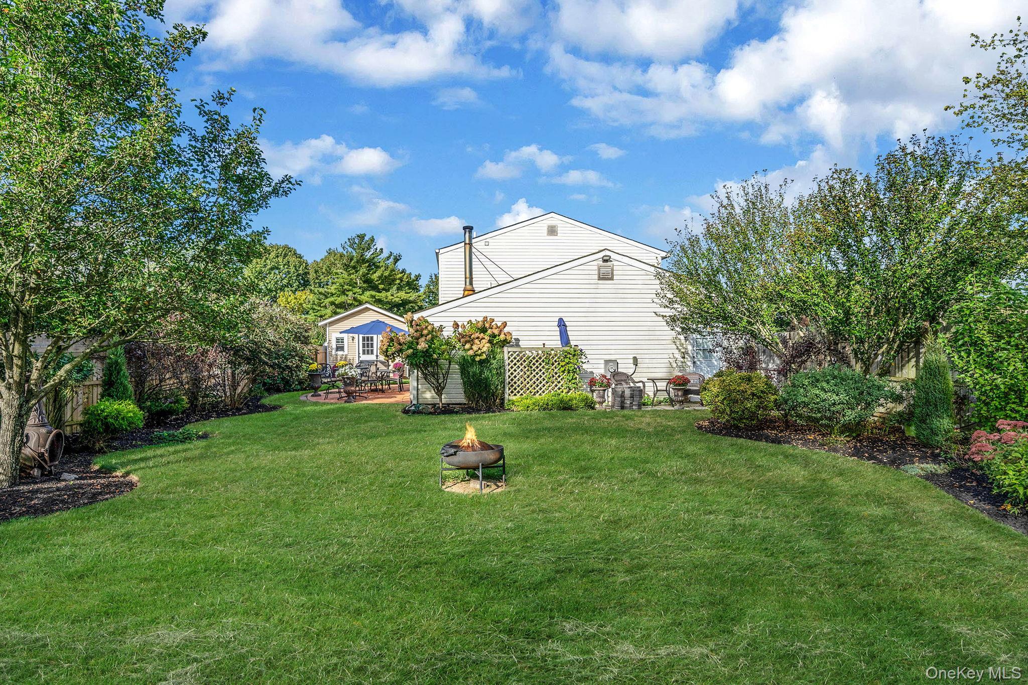 Single Family Woodside  Suffolk County, NY 11713, MLS-981920-25