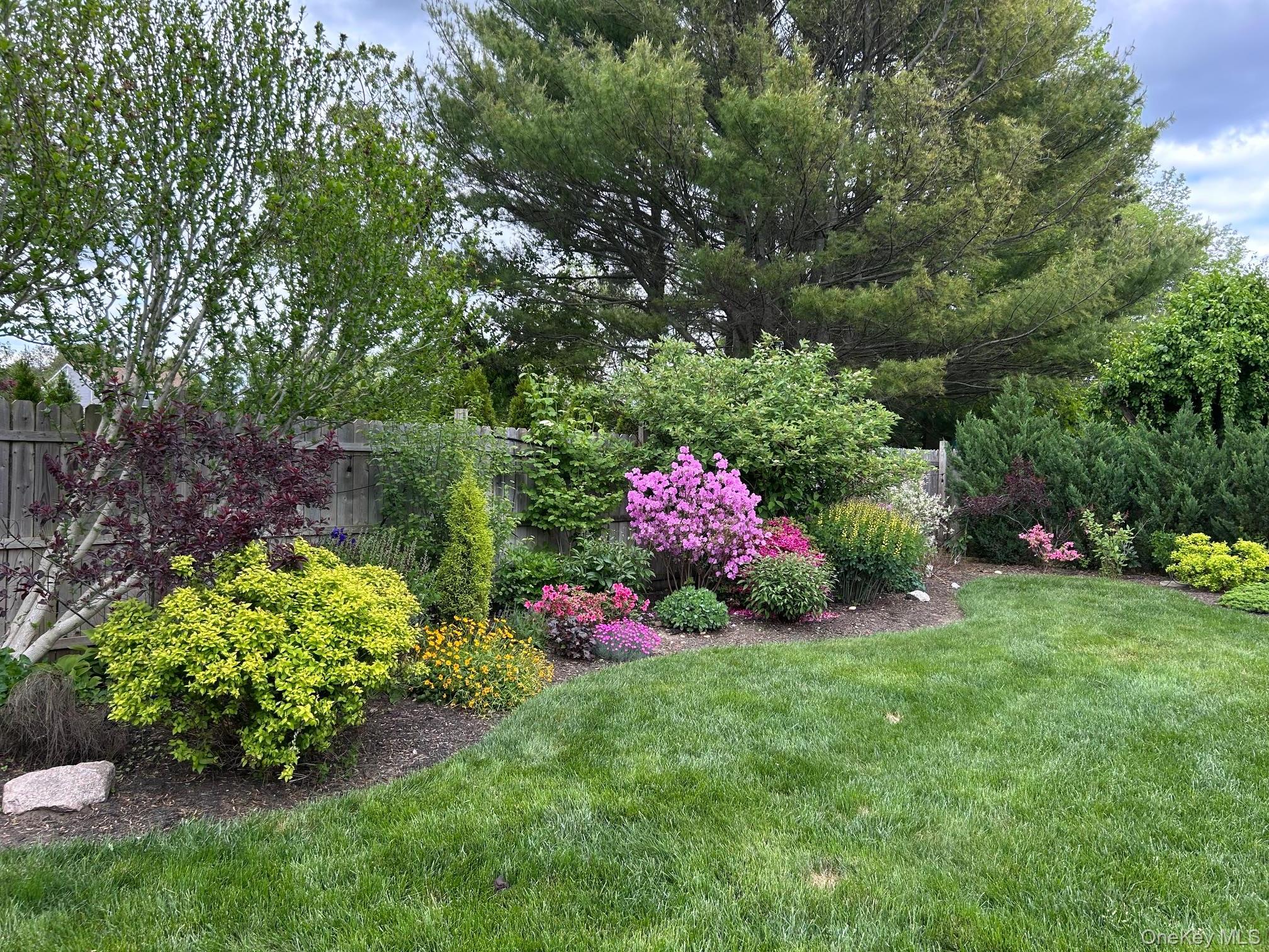 Single Family Woodside  Suffolk County, NY 11713, MLS-981920-27