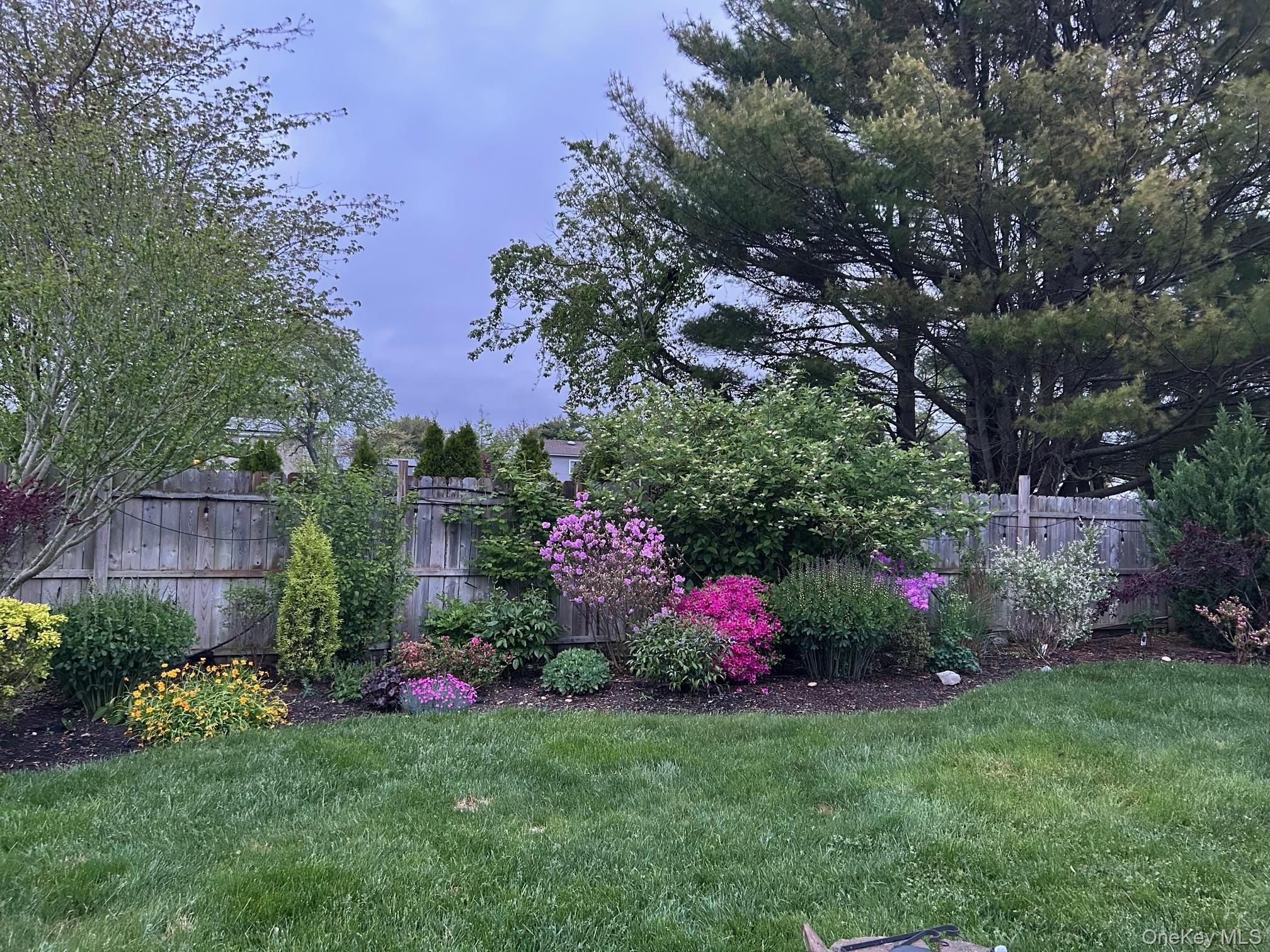 Single Family Woodside  Suffolk County, NY 11713, MLS-981920-28