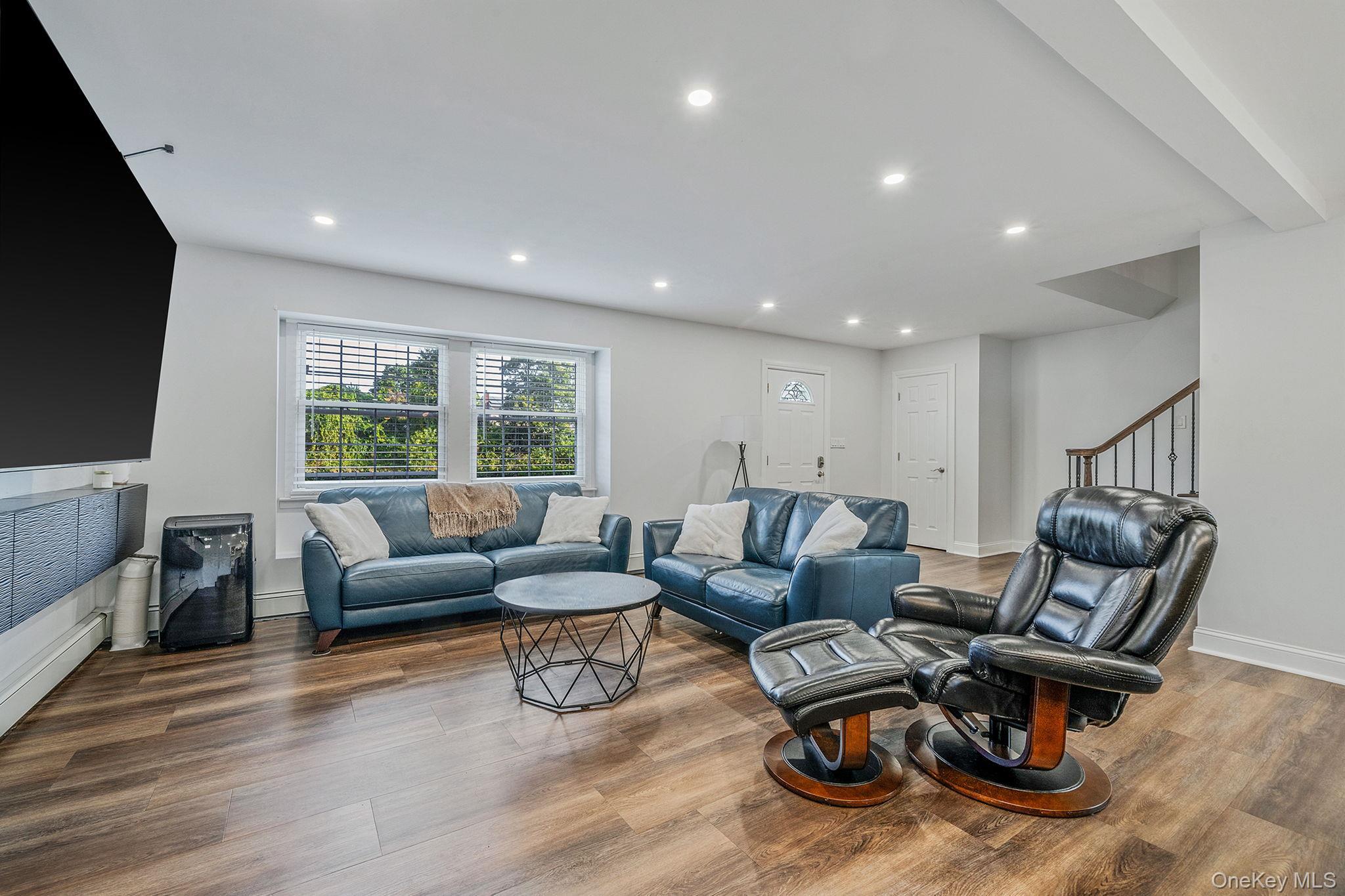 Single Family Woodside  Suffolk County, NY 11713, MLS-981920-3