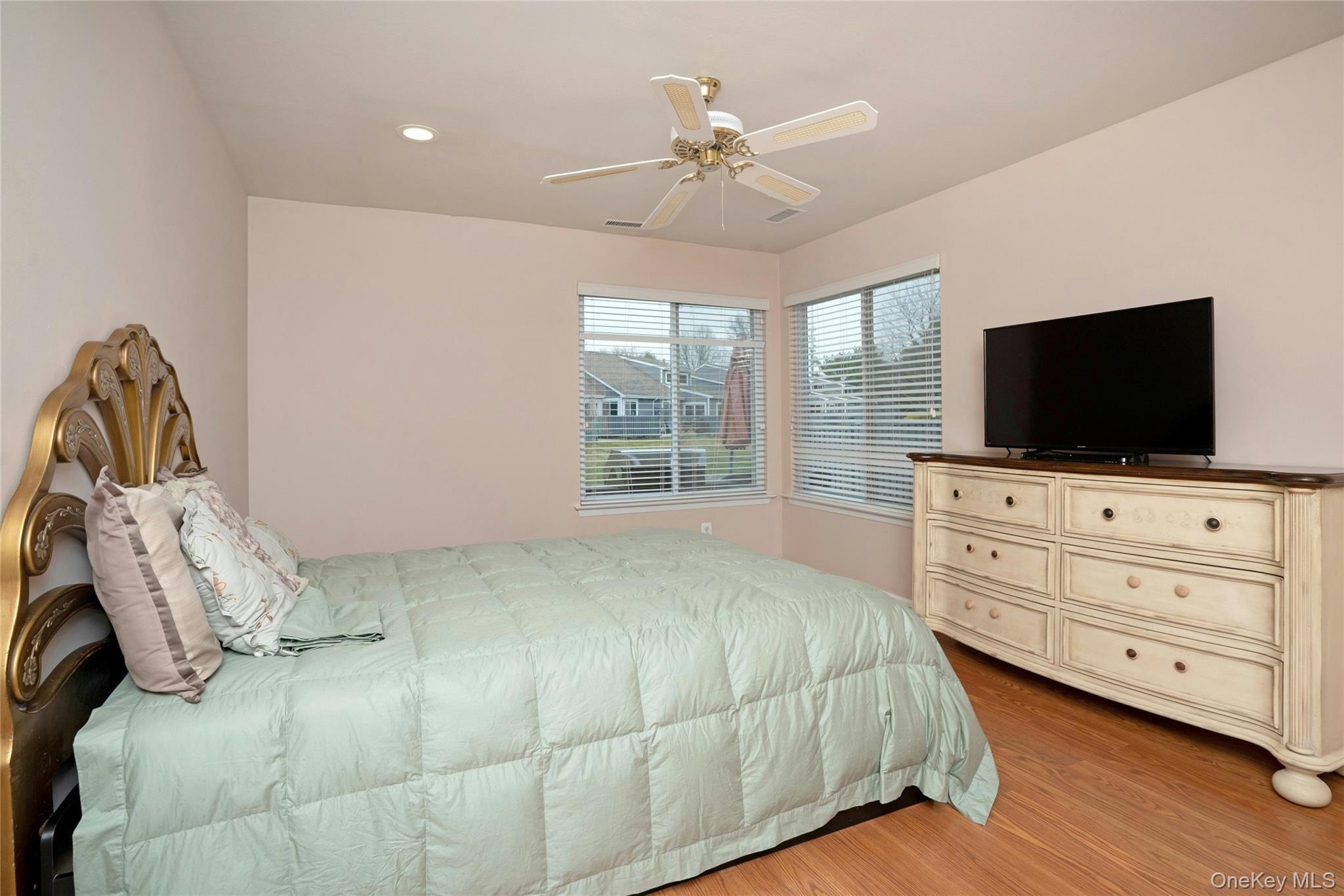 Condo Birchwood Park Suffolk County, NY 11953, MLS-981925-10