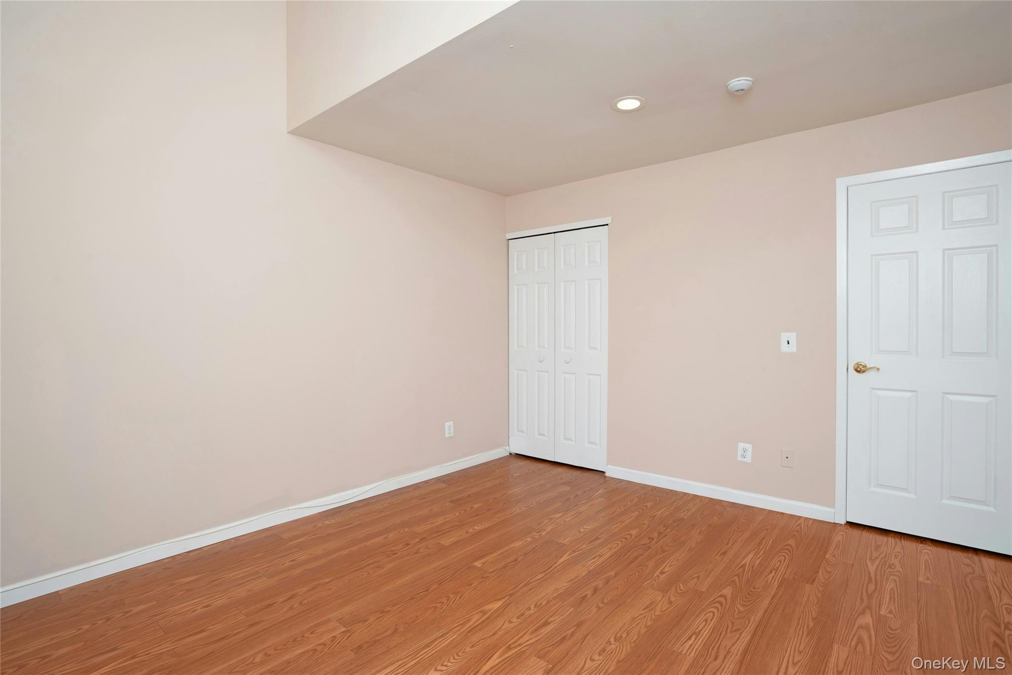 Condo Birchwood Park Suffolk County, NY 11953, MLS-981925-14