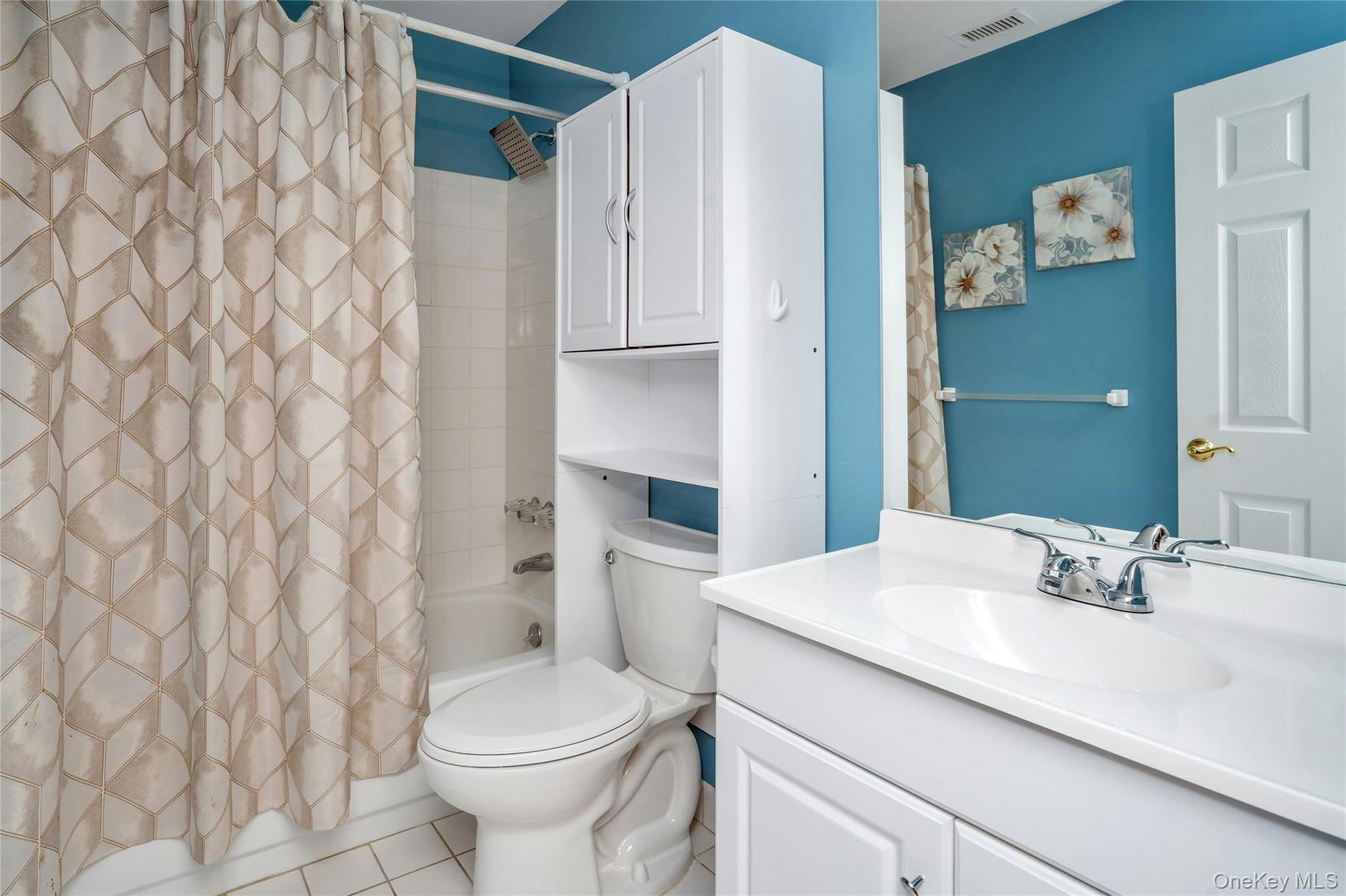 Condo Birchwood Park Suffolk County, NY 11953, MLS-981925-15